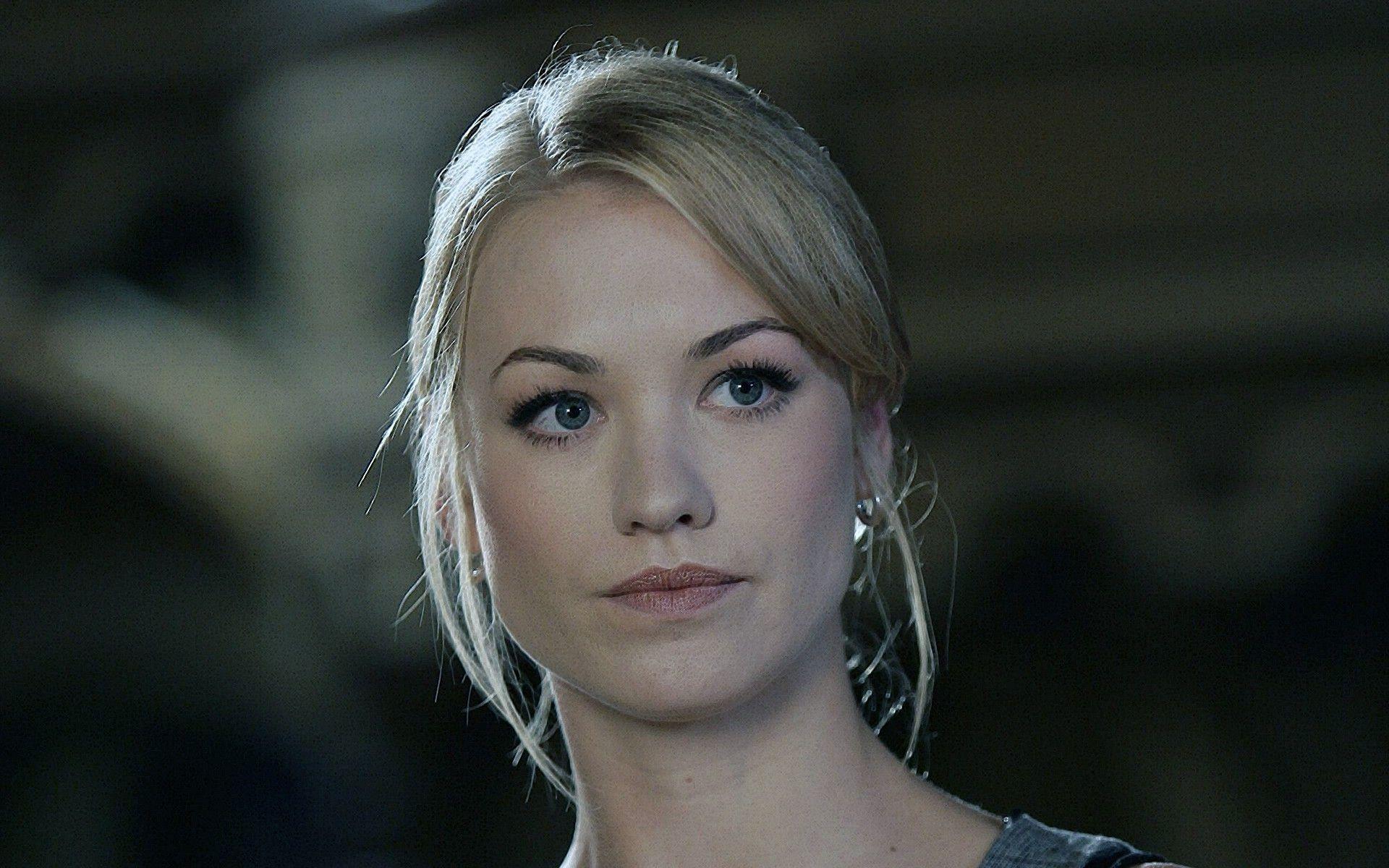1920x1200 Yvonne Strahovski HD Wallpaper background picture