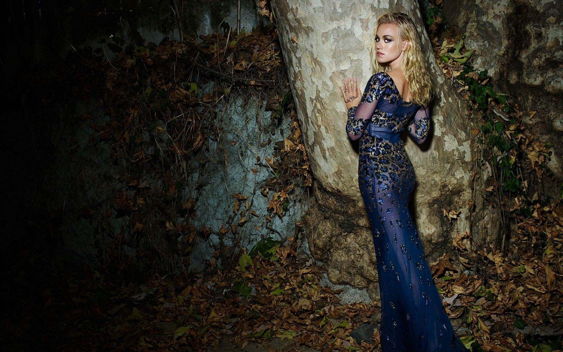 1920x1200 Yvonne Strahovski HD 7777 1920 x 1200