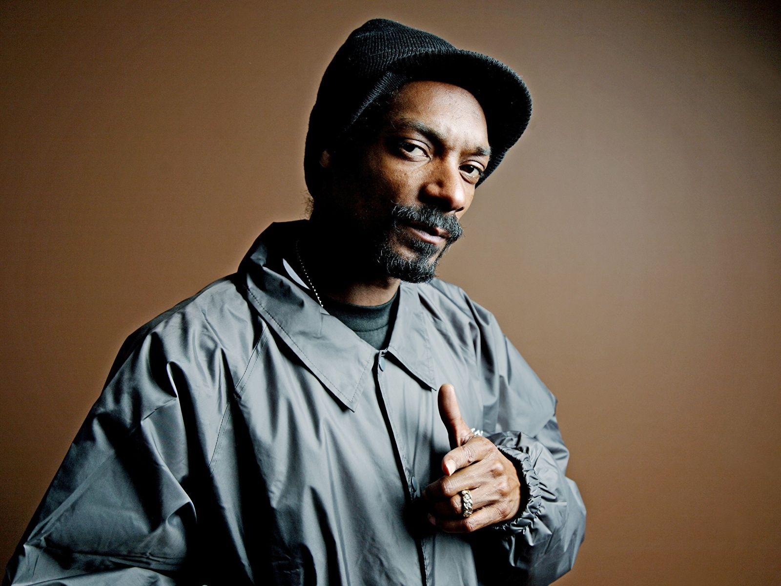 1600x1200 Wallpaper Snoop Dogg Men Moustache beards Music Jacket 1600x1200
