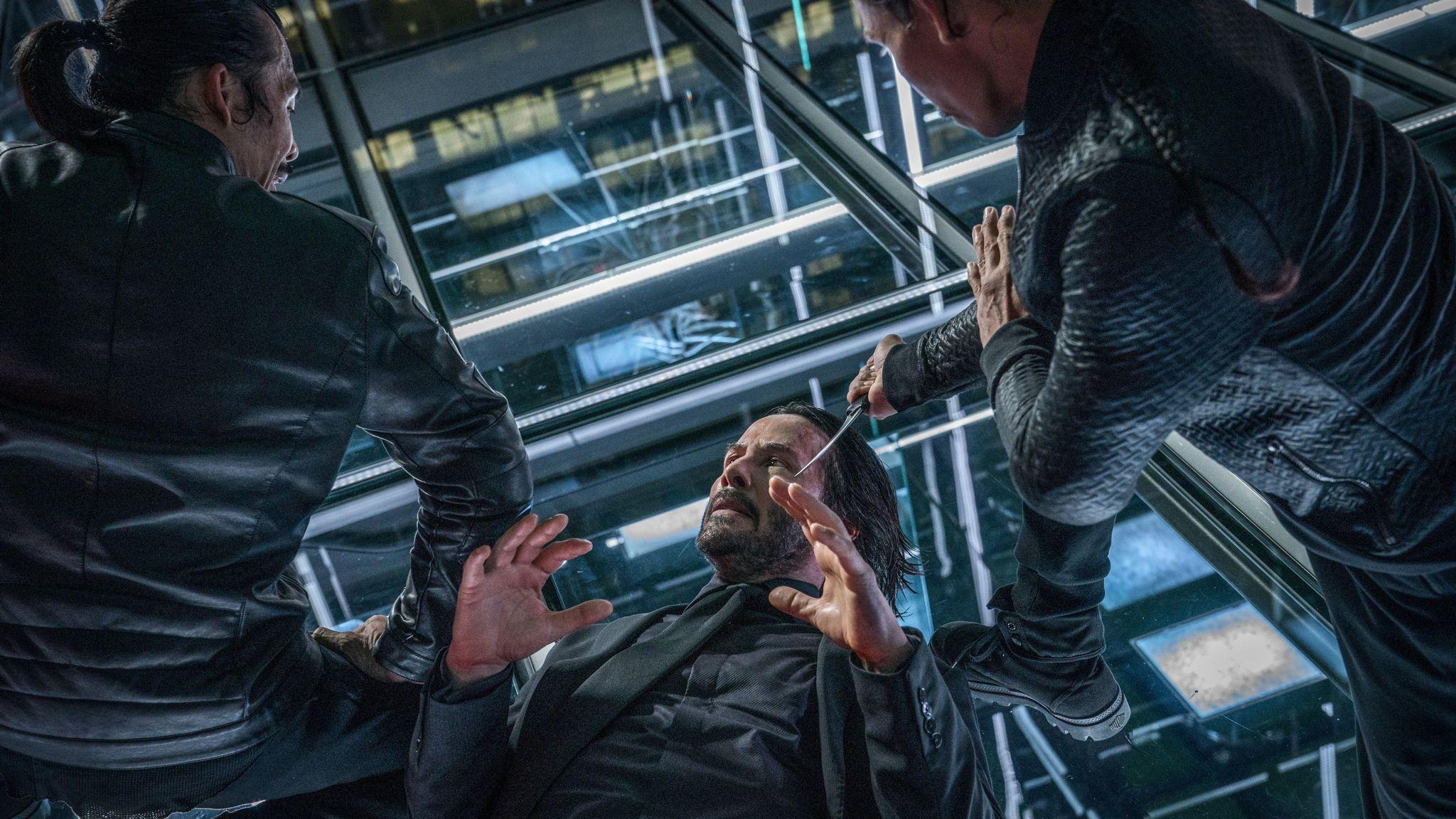 2048x1152 Keanu Reeves is on the run in the glamorous but tedious John