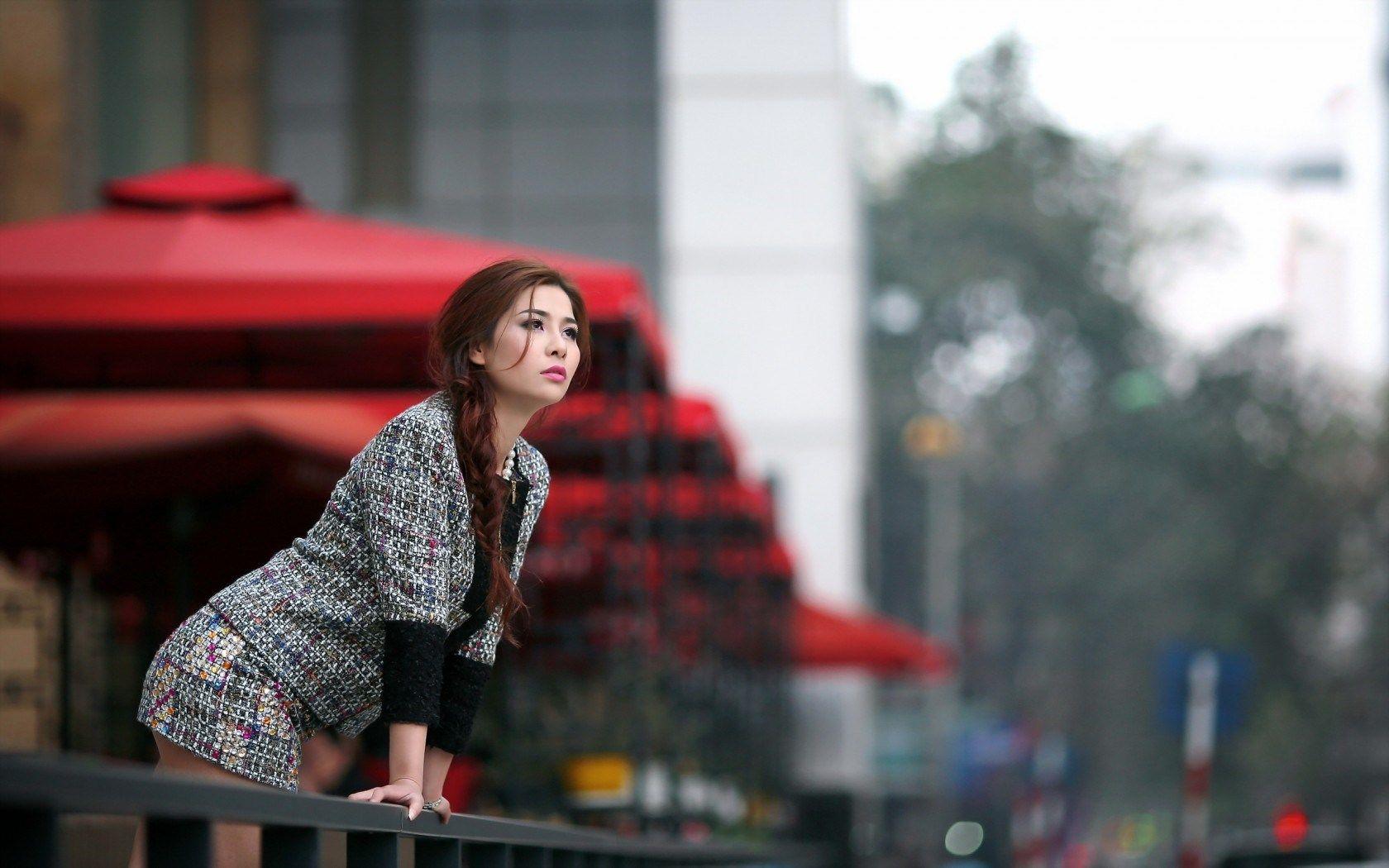 1680x1050 Fashion Model Asian Girl City