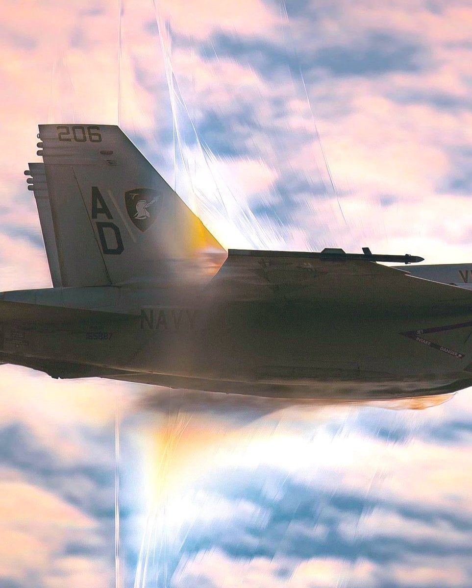 963x1200 Navy fighter jet photographed while