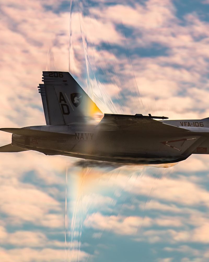 800x1000 A US Navy fighter jet creates