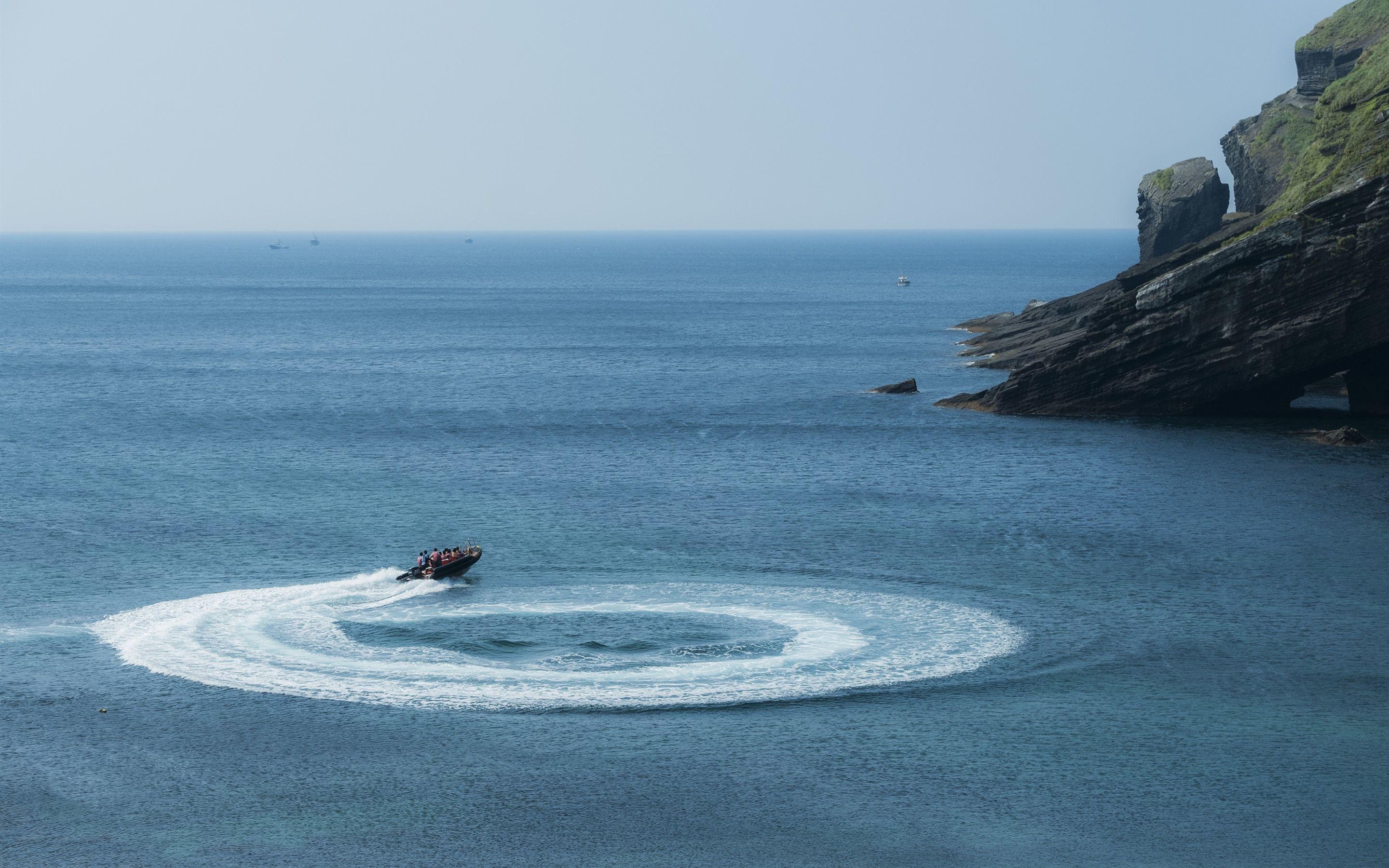 2880x1800 Wallpaper Jeju Island, beautiful sea, boat 2880x1800 HD