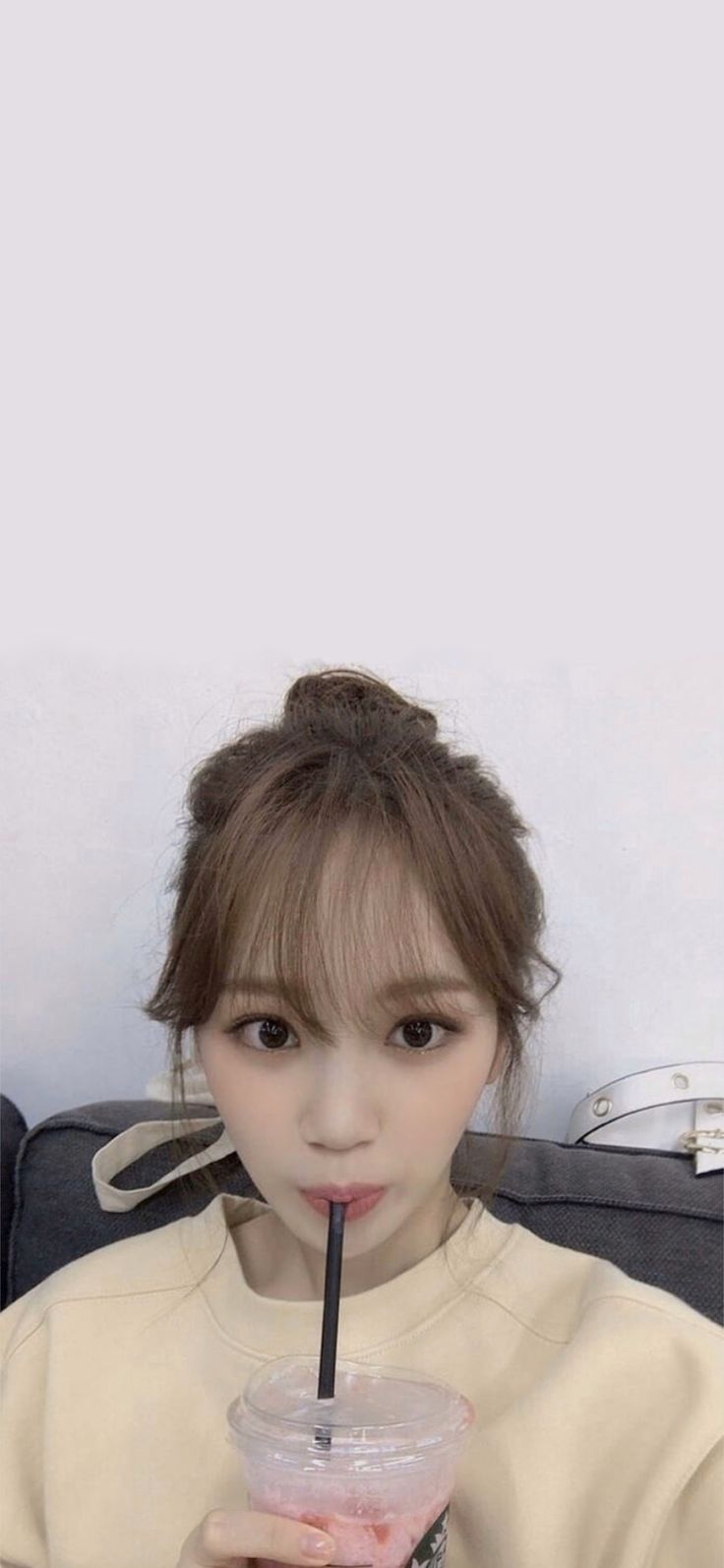 736x1594 kim chaewon wallpaper