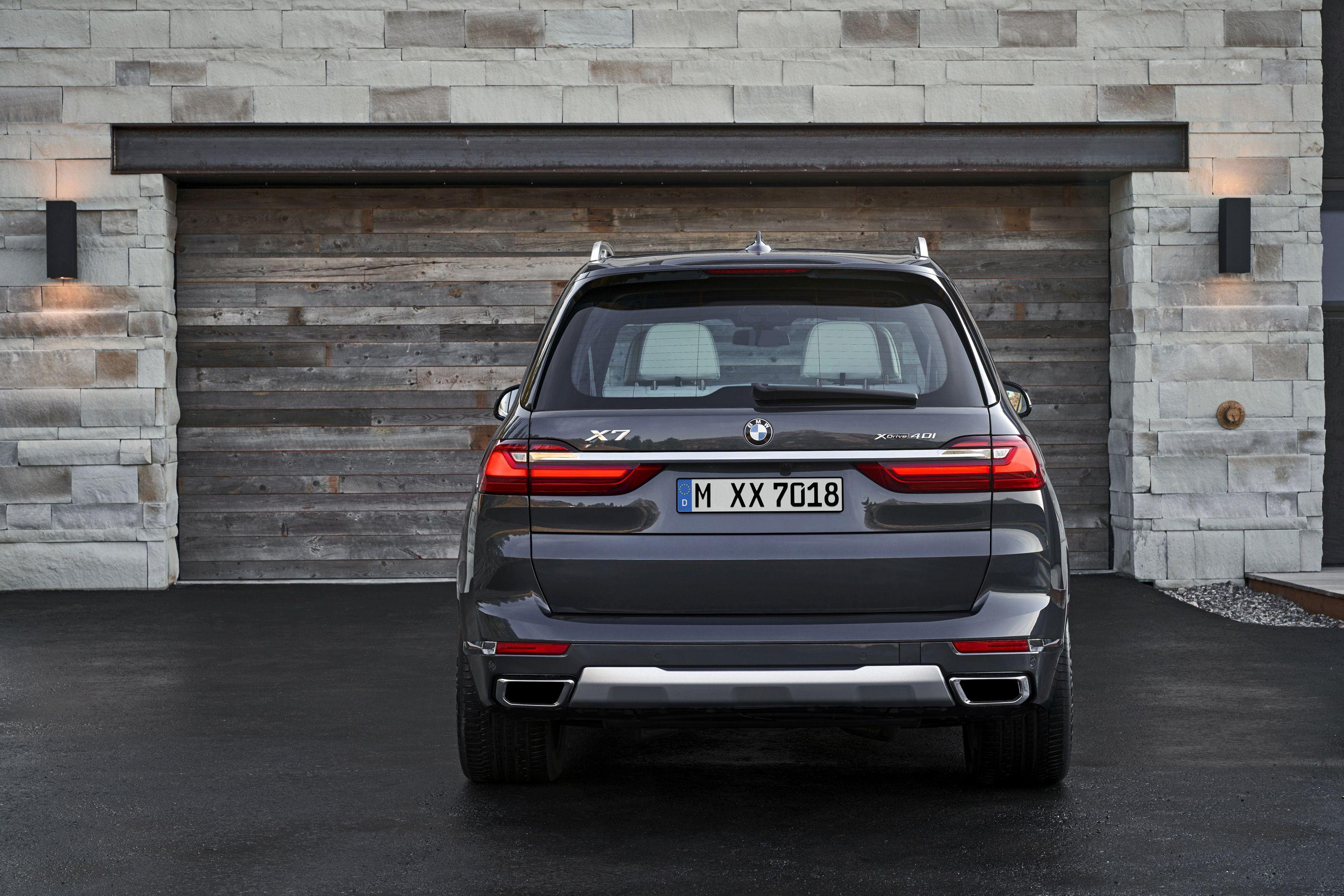 3000x2001 BMW X7 (Color: Arctic Grey) Rear Wallpaper