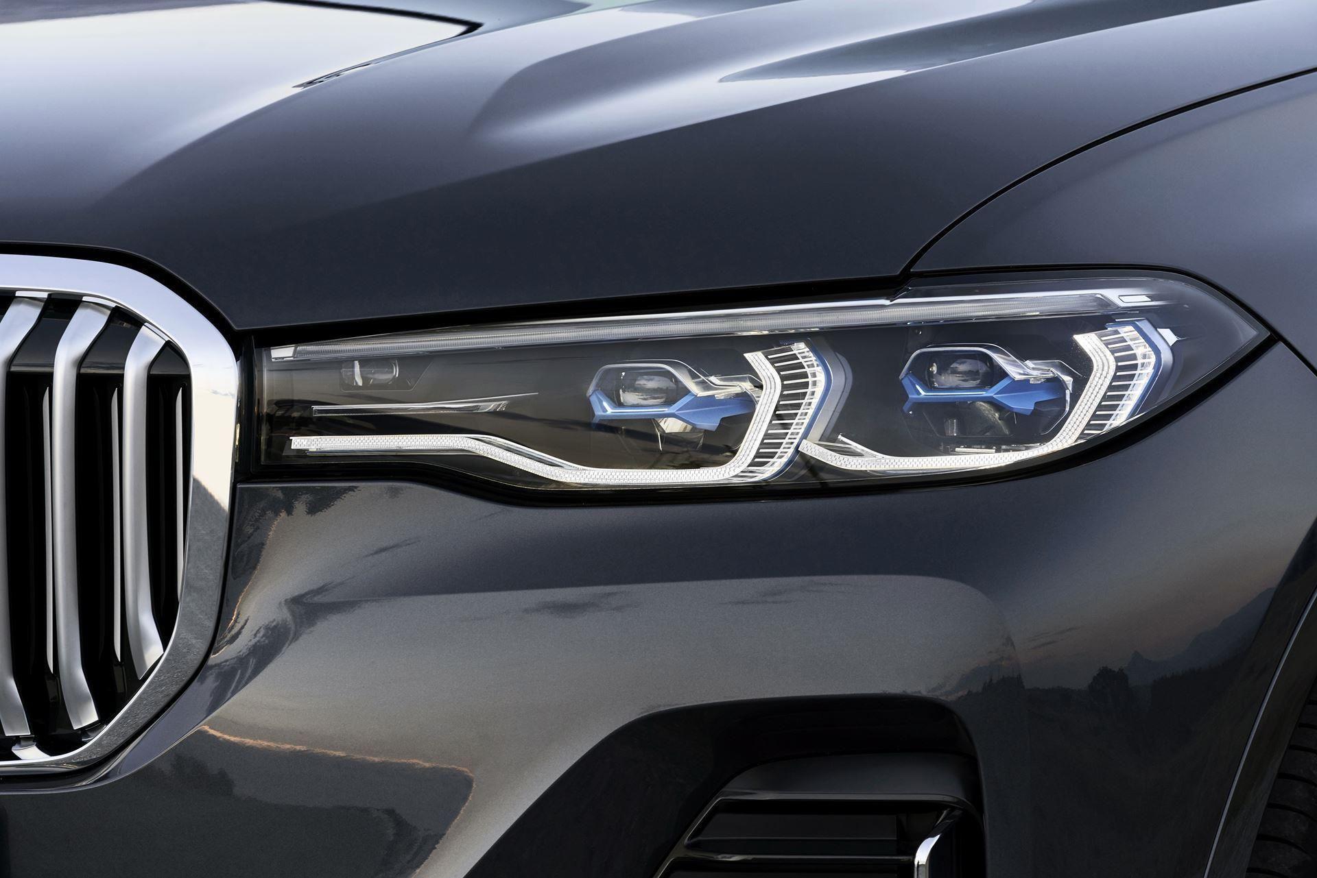 1920x1281 BMW X7 Wallpaper [HD]