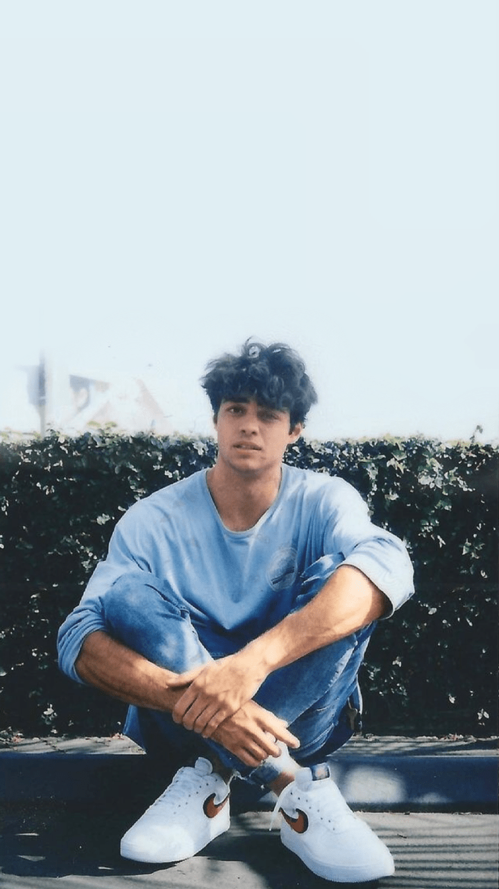 Discover more than 62 wallpaper noah centineo - in.cdgdbentre