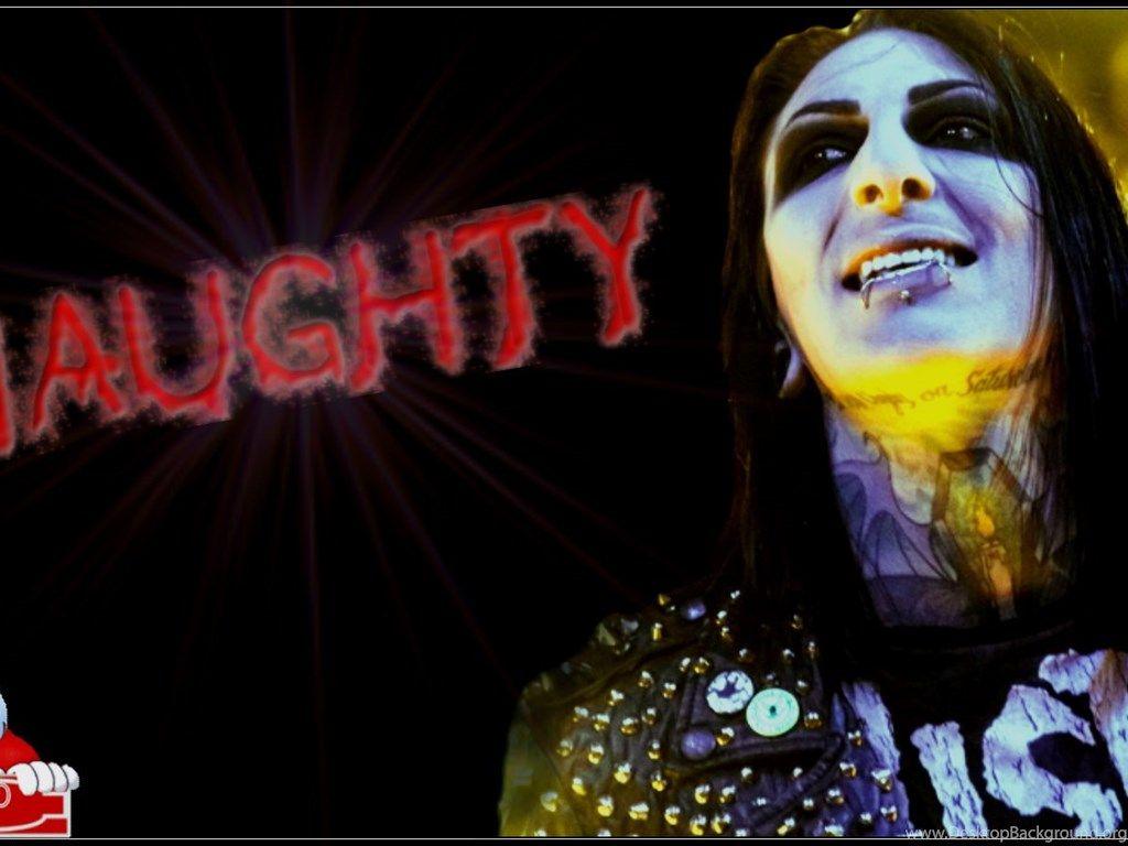 1024x768 Chris Motionless Cerulli Motionless In White Wallpaper