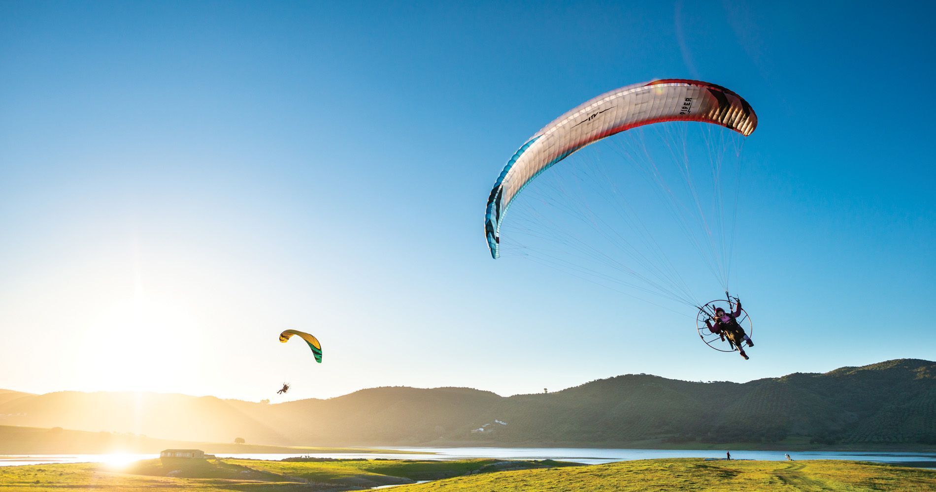 1900x1000 Paramotor Wallpaper