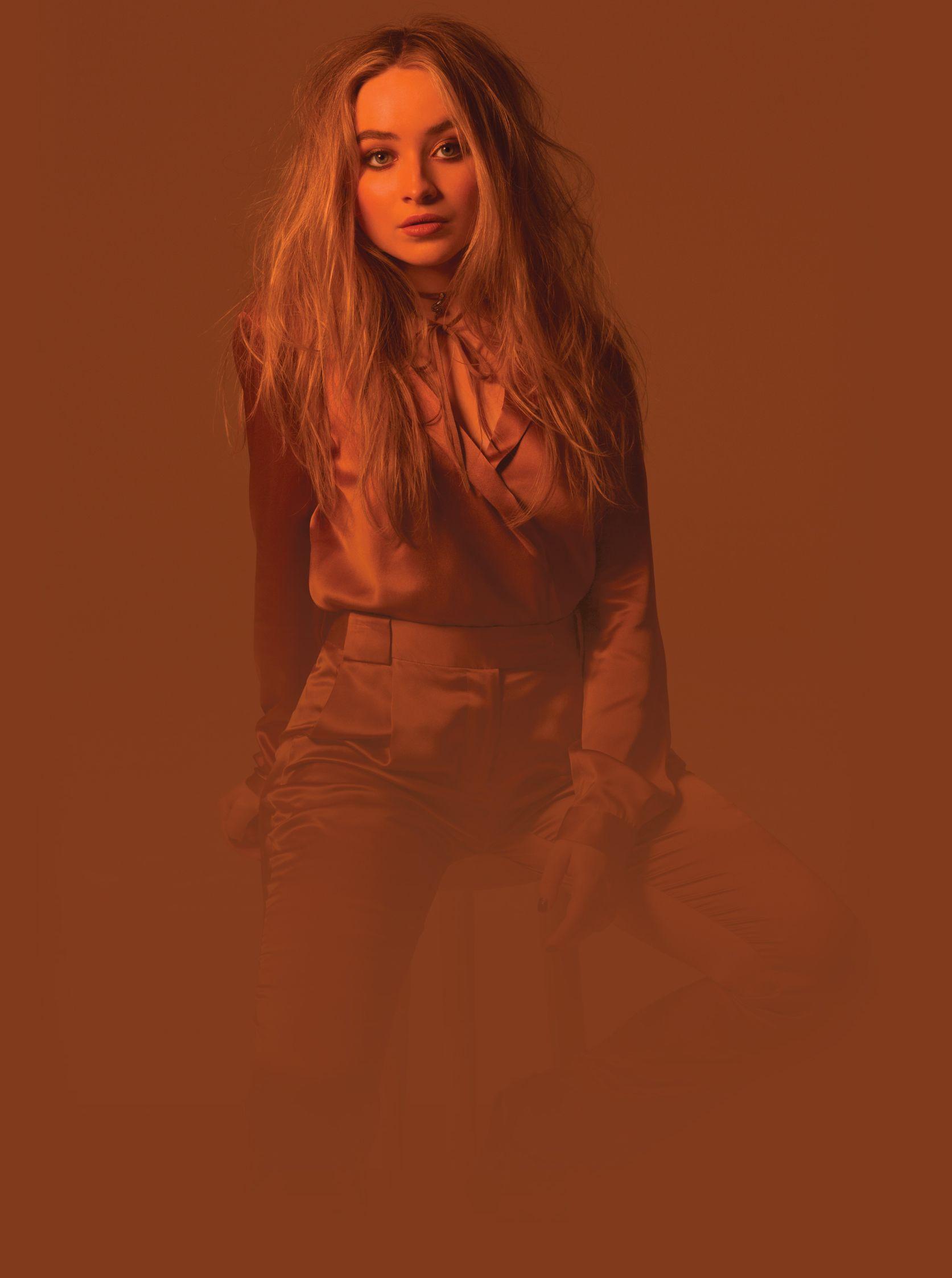 1673x2245 Sabrina Carpenter phone wallpaper