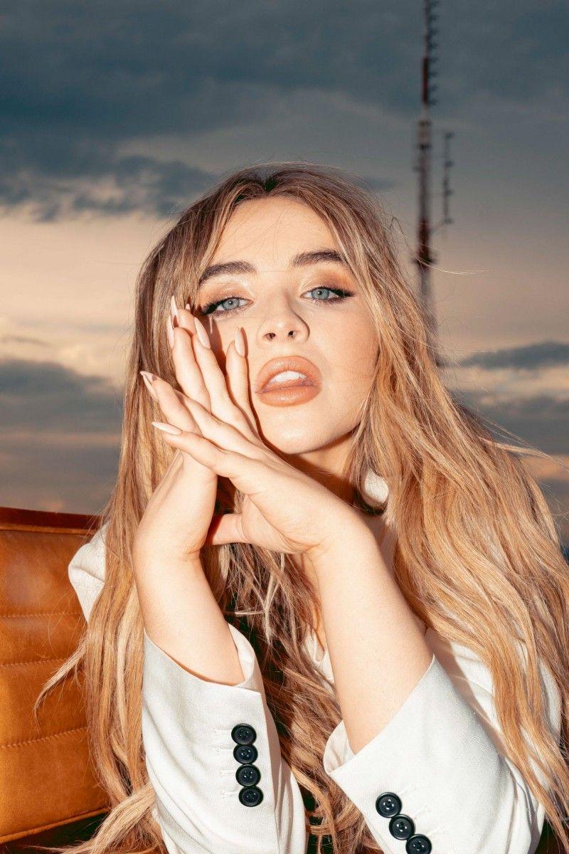 800x1200 Sabrina Carpenter wallpaper