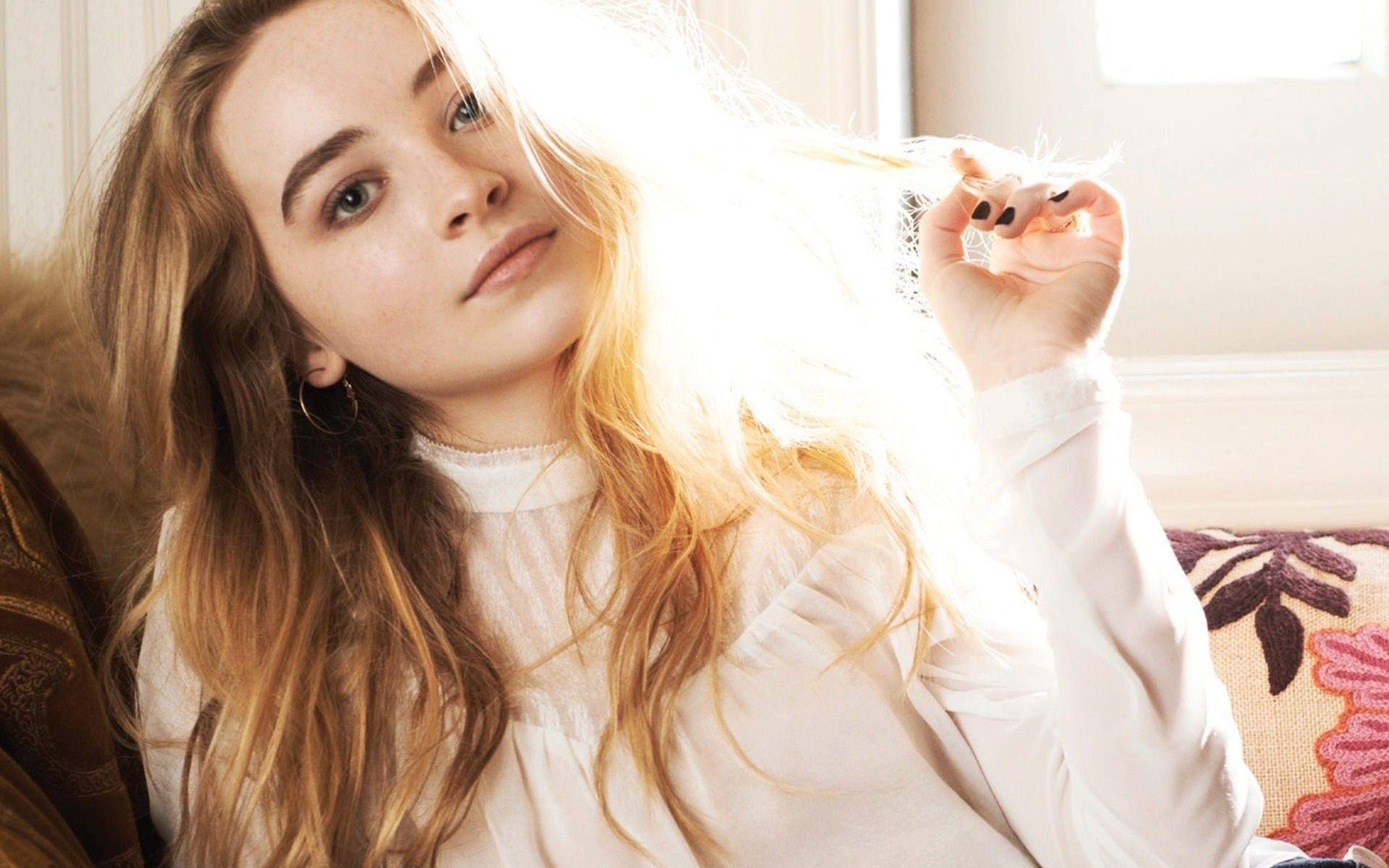 1920x1200 Sabrina Carpenter Wallpaper