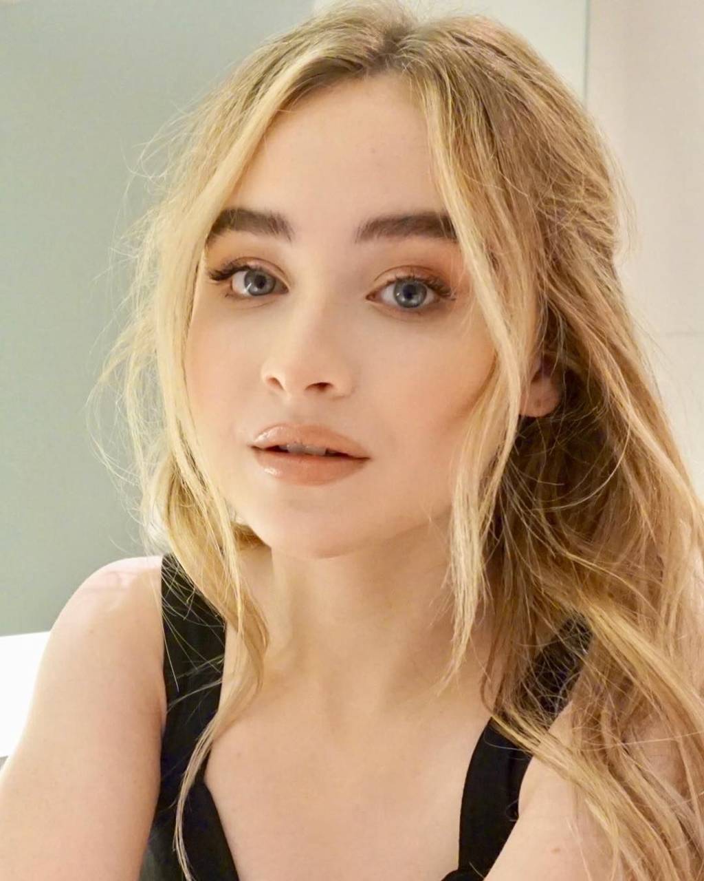 1024x1280 Sabrina Carpenter Wallpaper
