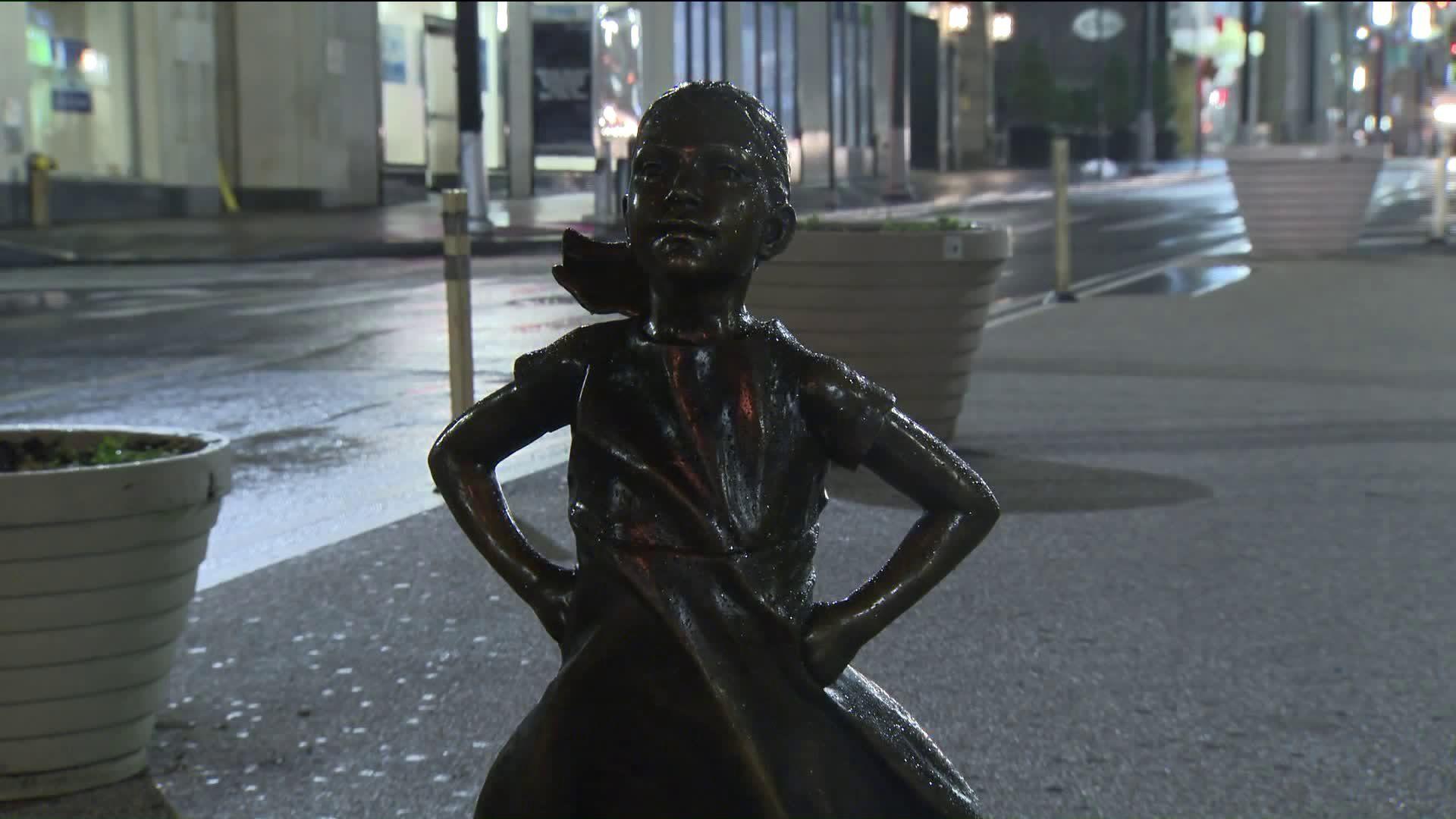 1920x1080 Statue of 'fearless girl' staring down Wall Street bull