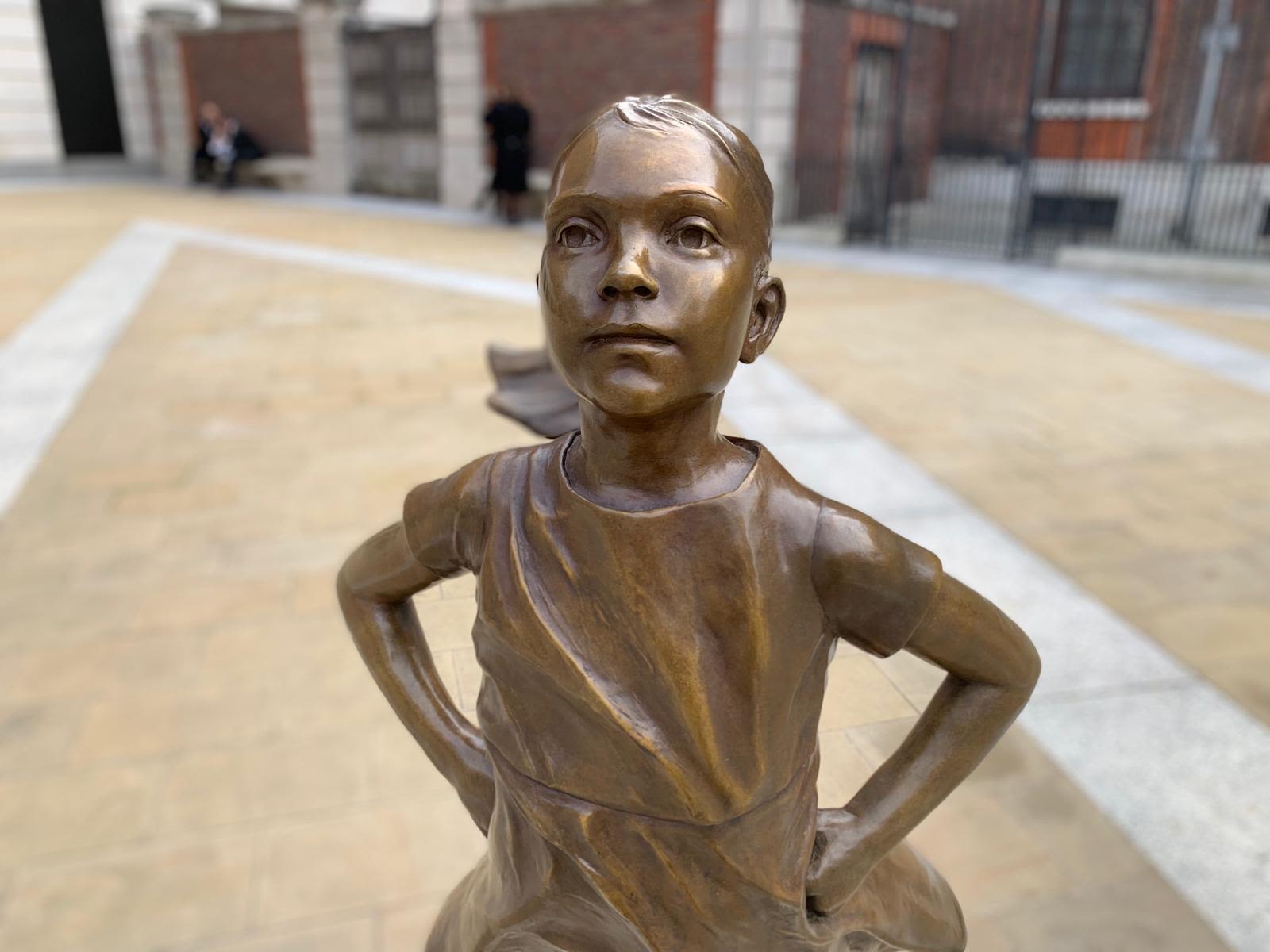 1600x1200 Fearless Girl' comes to London's financial district