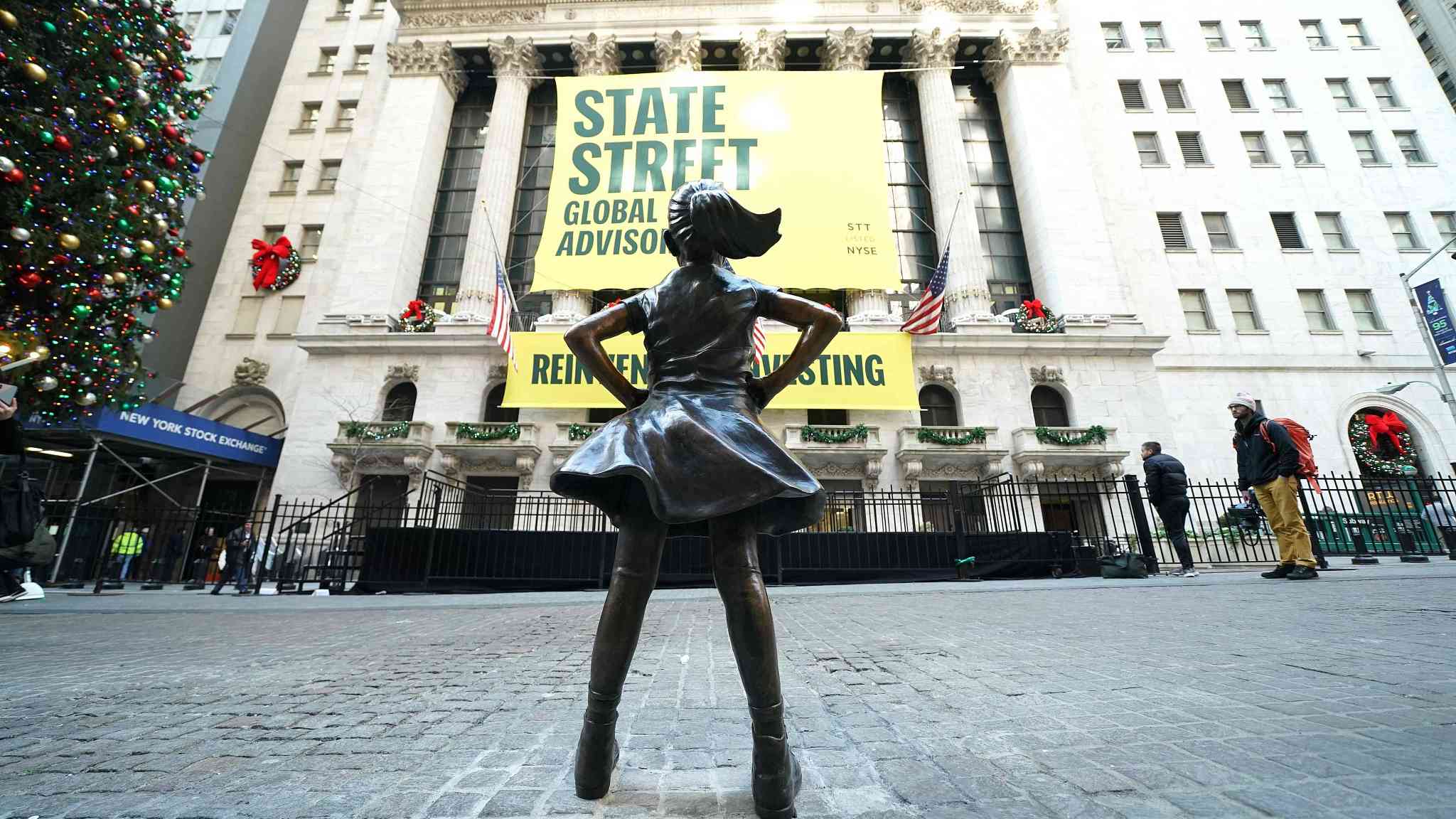 2048x1152 Fearless Girl' moves to new home outside New York Stock Exchange
