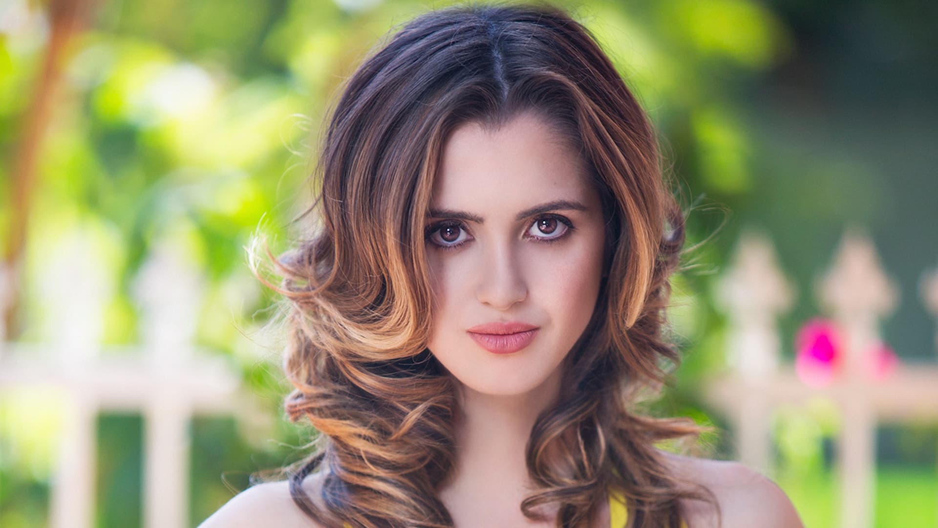 1920x1080 Laura Marano Wallpaper