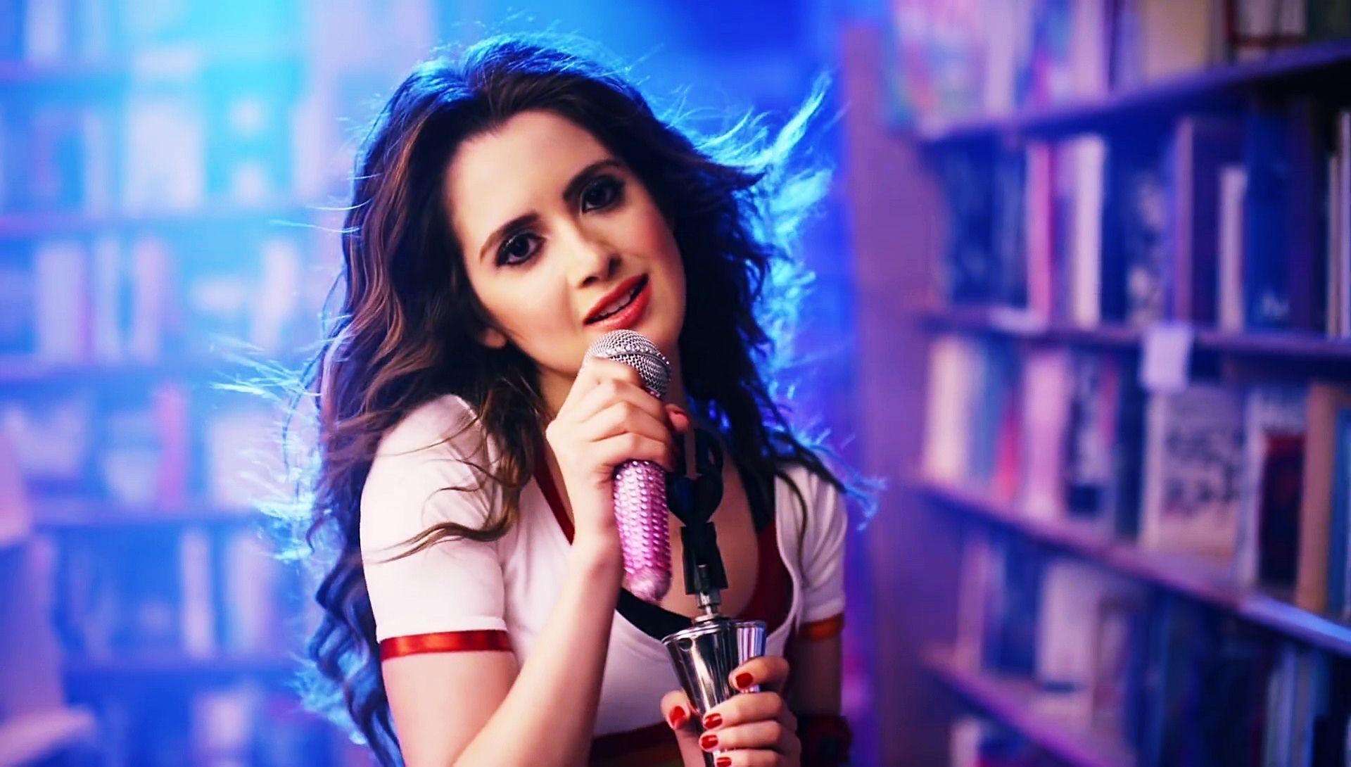 1920x1090 Laura Marano Wallpaper