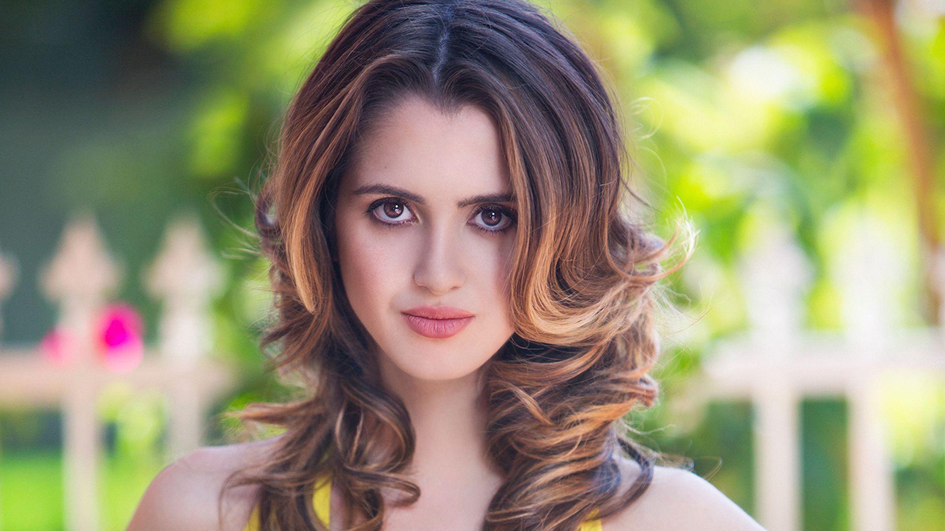 1920x1080 Laura Marano Wallpaper Image Photo Picture Background