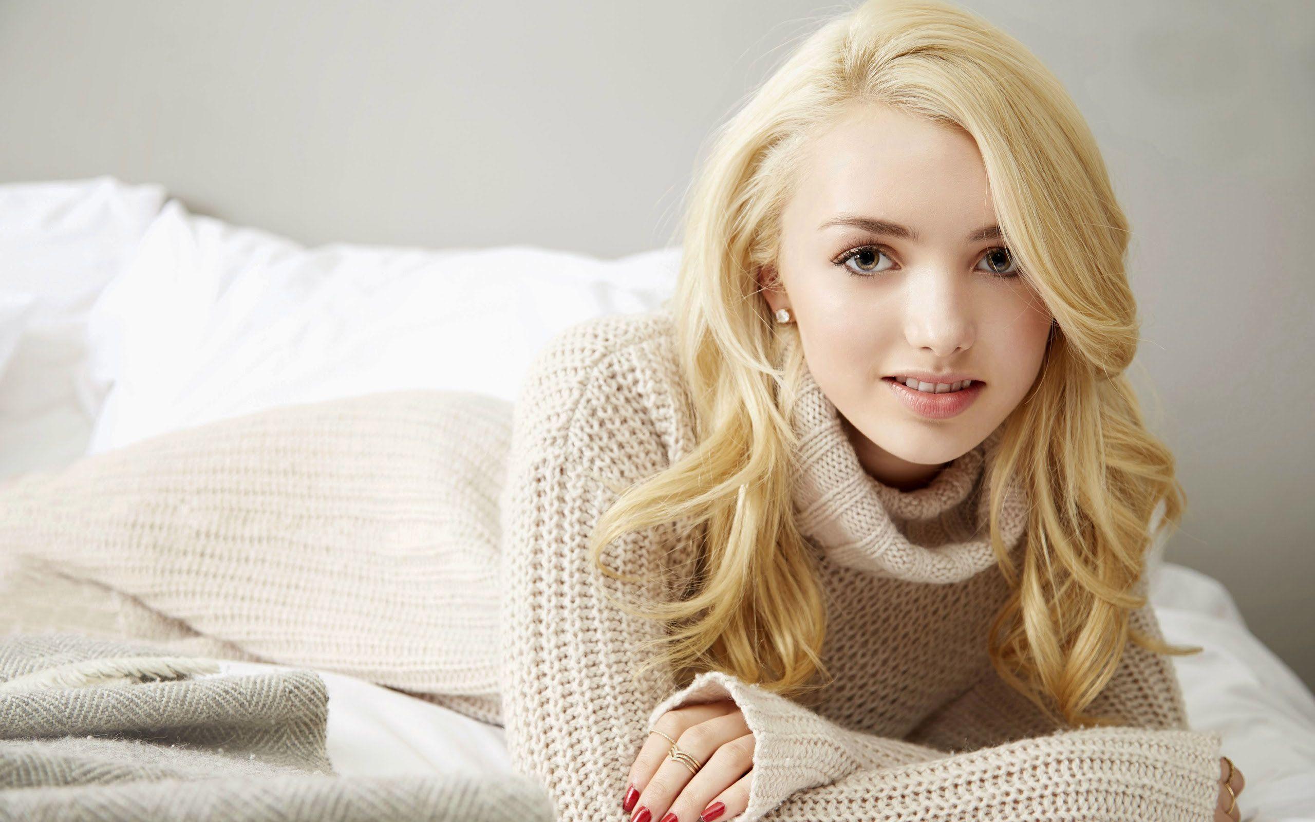 2560x1600 Peyton List Wallpaper 2 X 1600