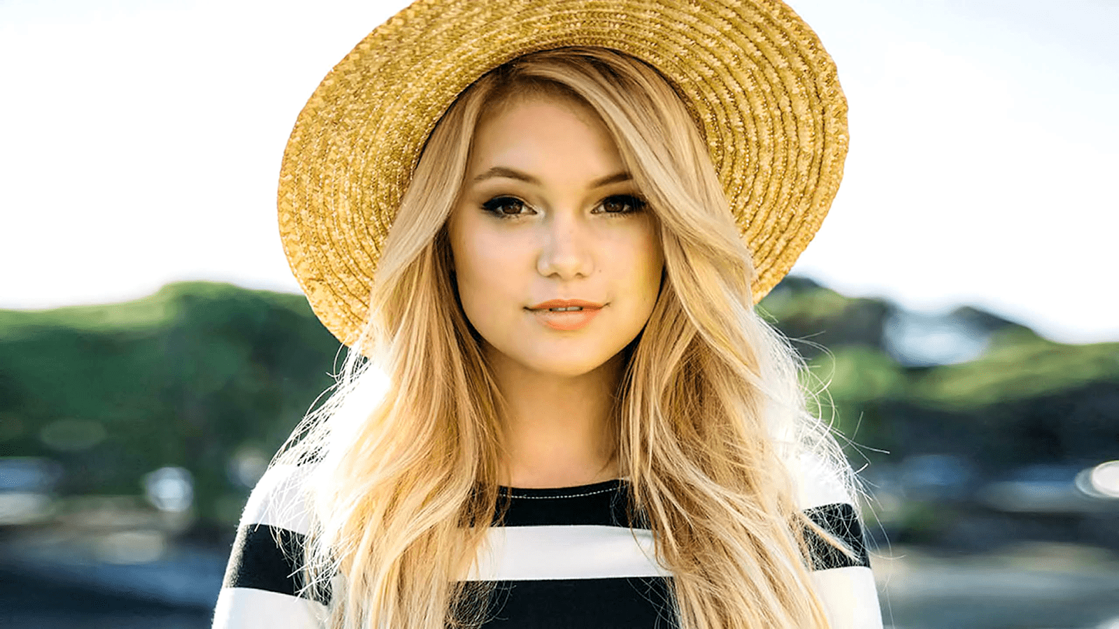 1600x900 Olivia Holt Style, Clothes and Olivia Holt Hair Style, Dress