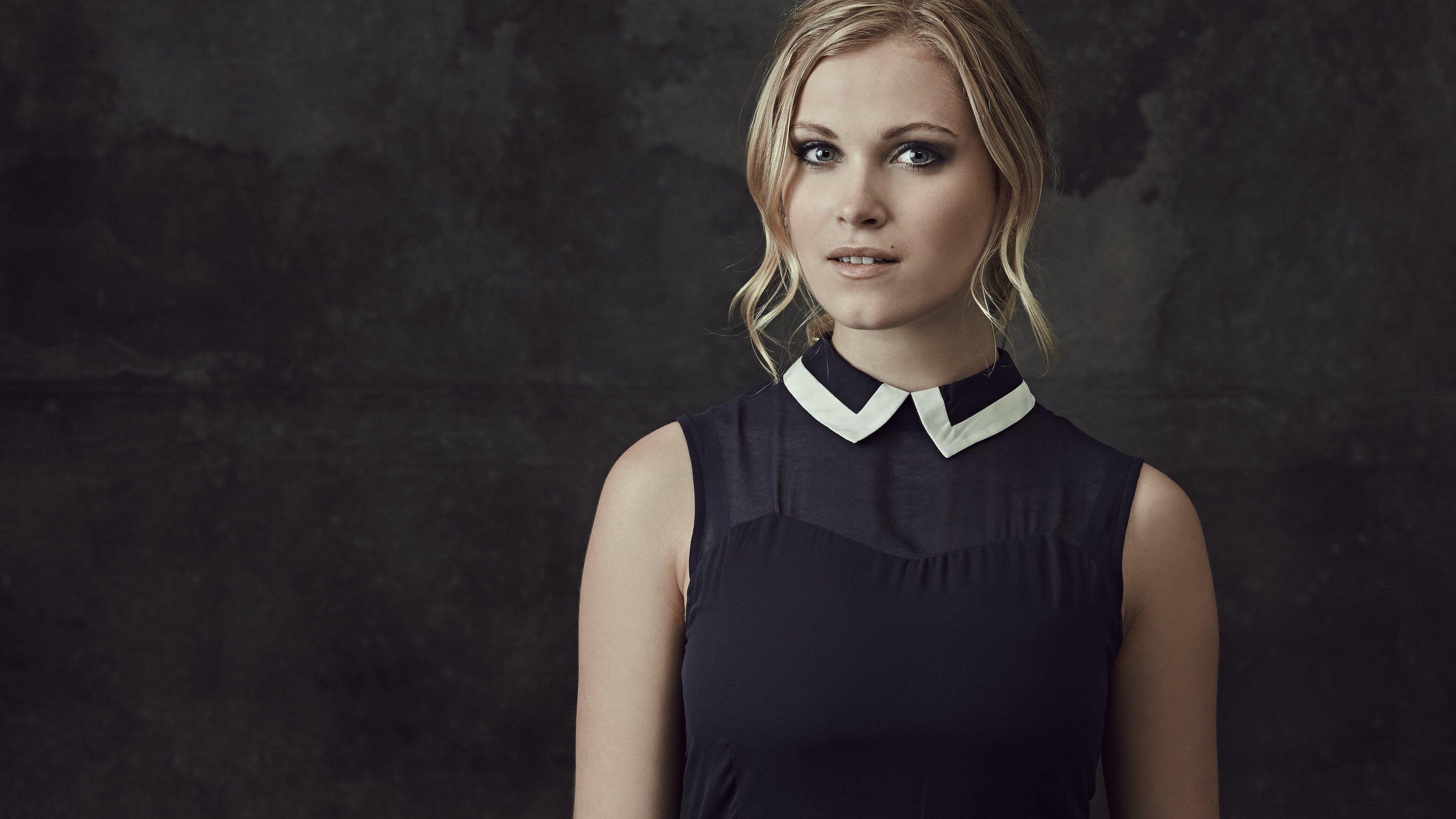 5120x2880 Eliza Taylor Wallpaper 9 X 2880