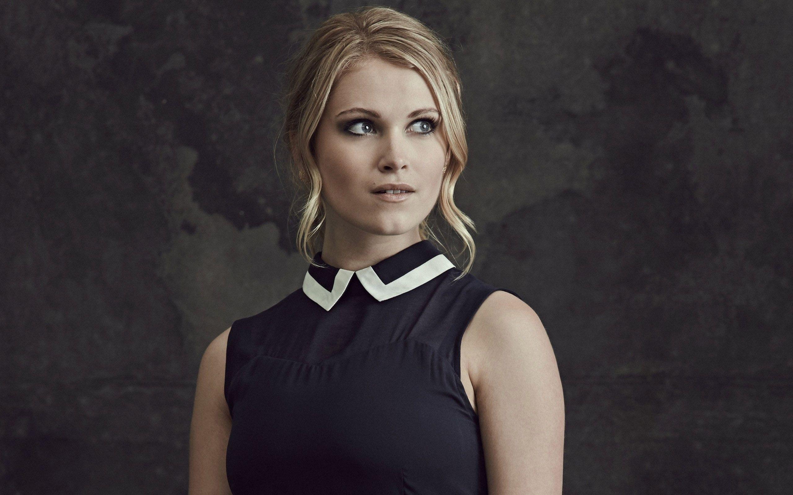 2560x1600 Eliza Taylor Wallpaper 1669.27 Kb