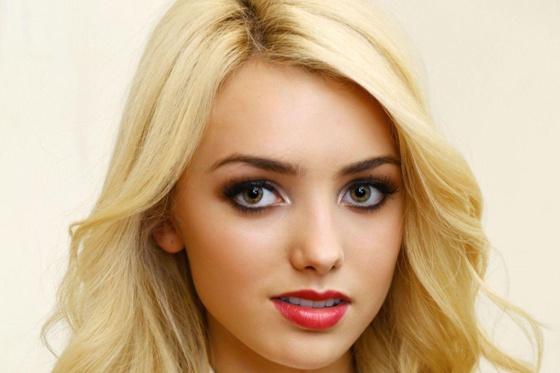 1920x1280 Peyton List Desktop Wallpaper 10147