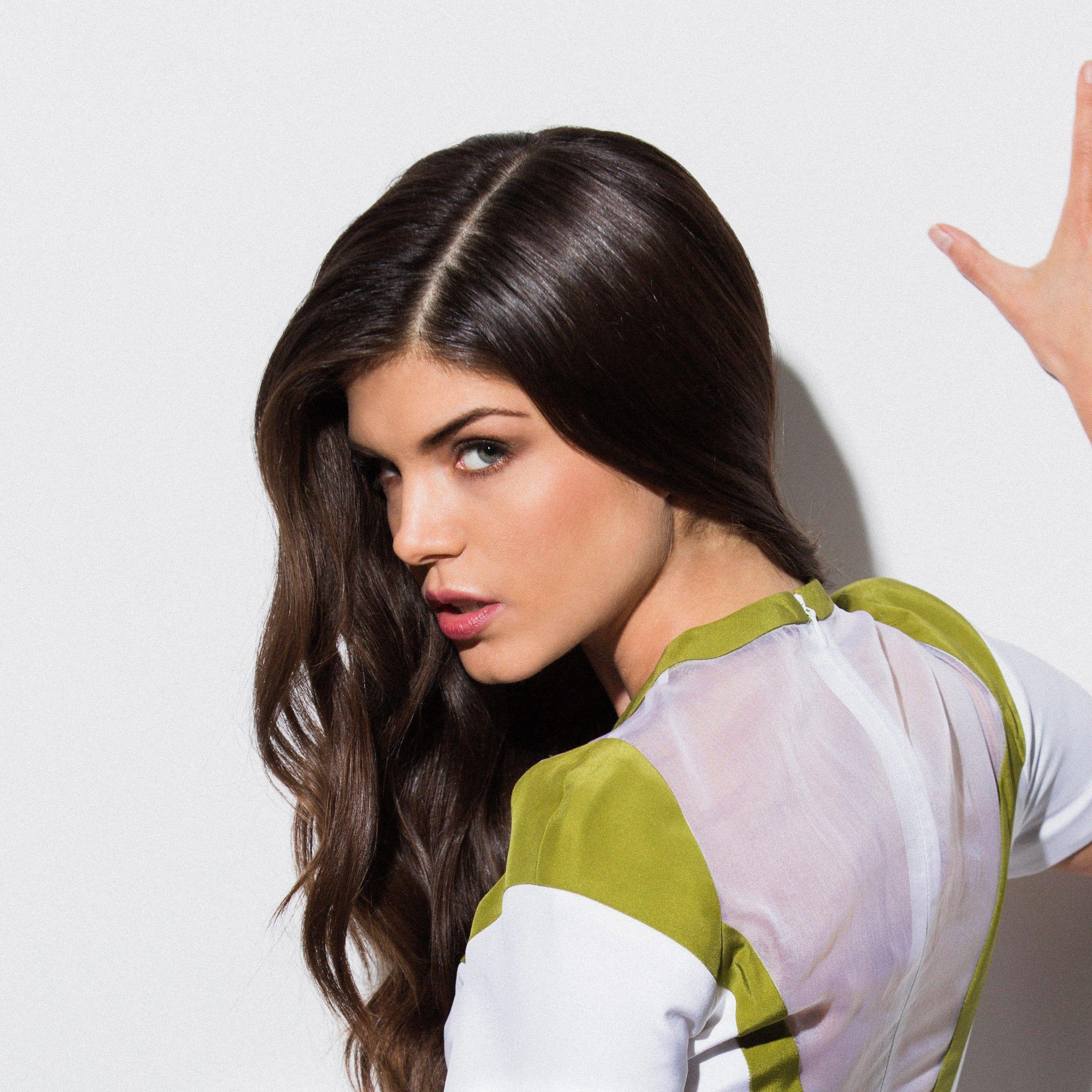 2560x2560 Wallpaper Marie Avgeropoulos, Canadian actress, 4K
