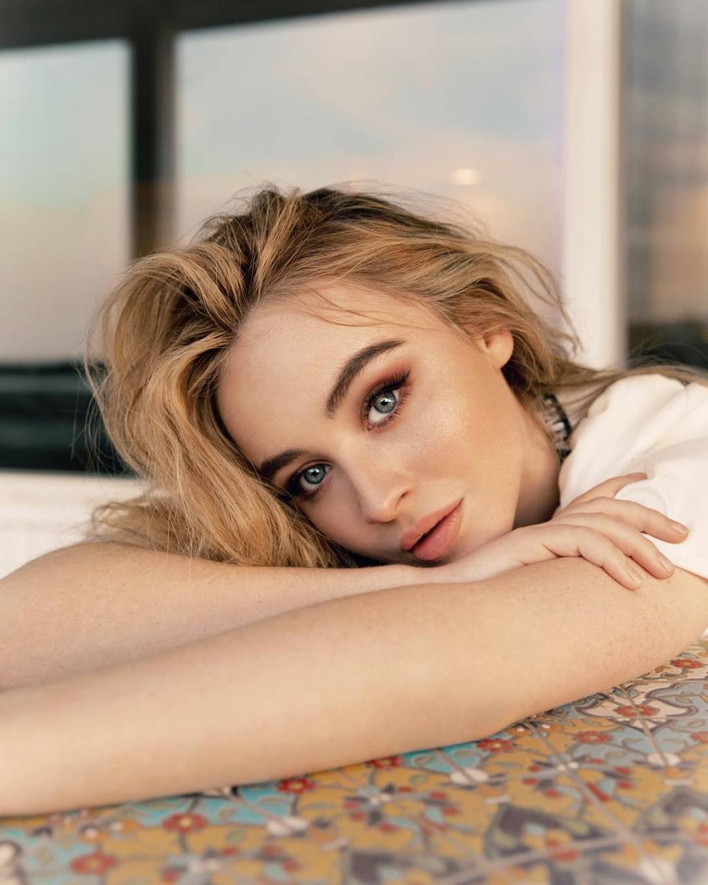 1024x1280 sabrina carpenter Wallpaper