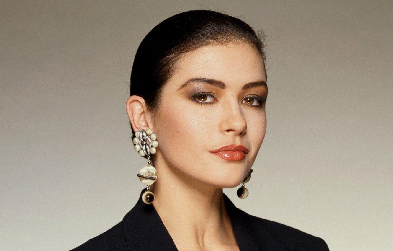 1332x850 Wallpaper look, face, earrings, actress, Catherine Zeta