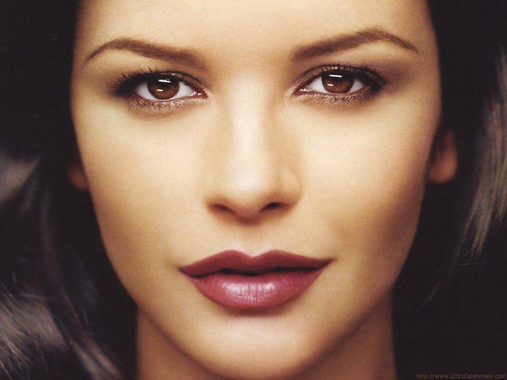 1024x768 Beautiful Catherine Zeta Jones wallpaperx768