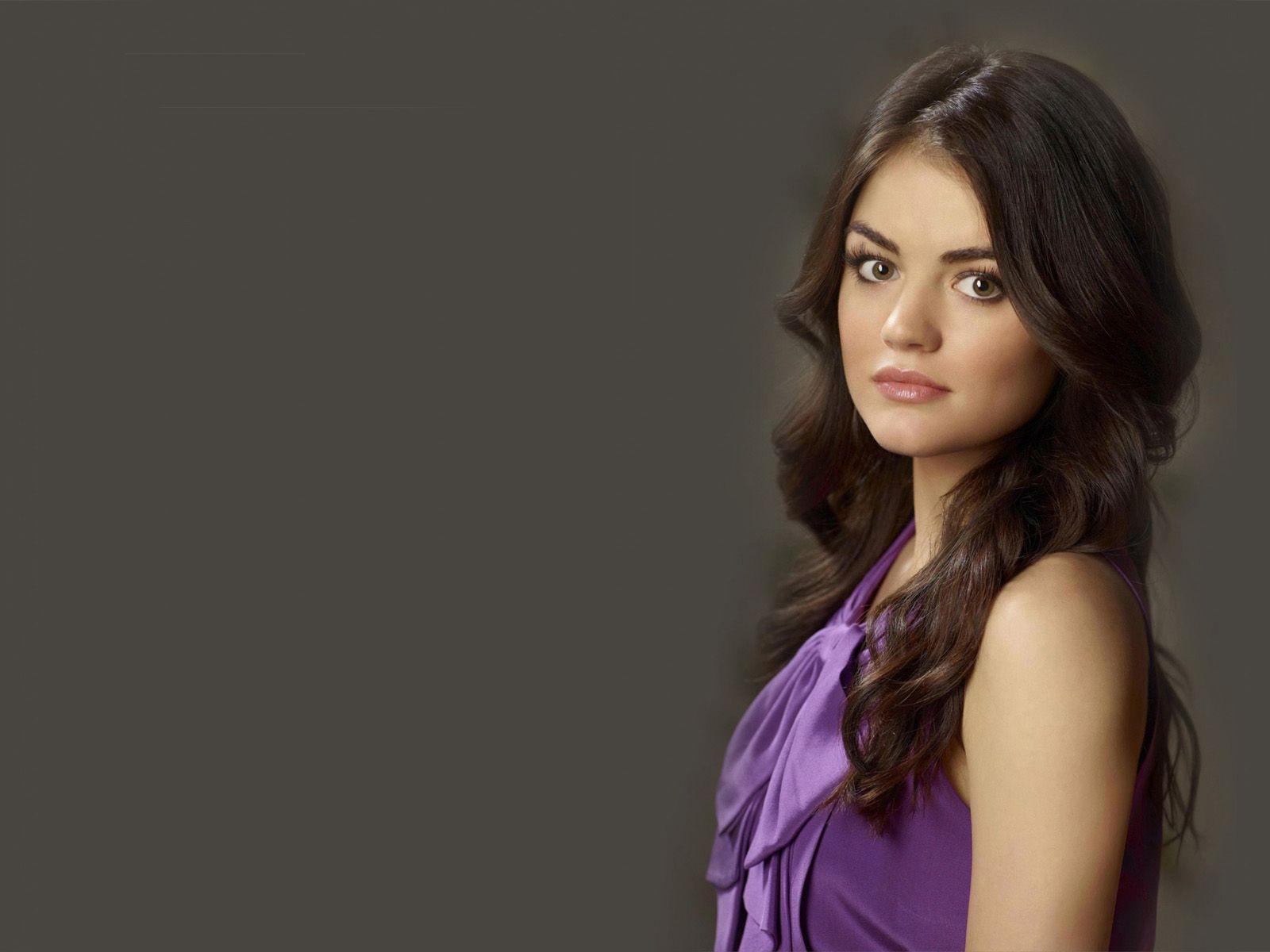 1600x1200 Lucy Hale Wallpaper