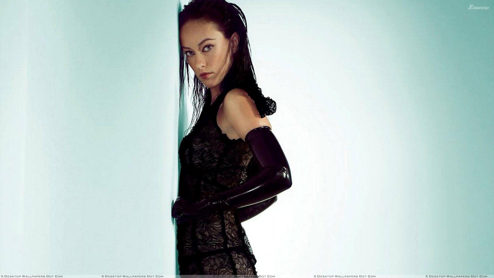 1920x1080 Olivia Wilde Side Pose In Black Dress At Wall Side Wallpaper