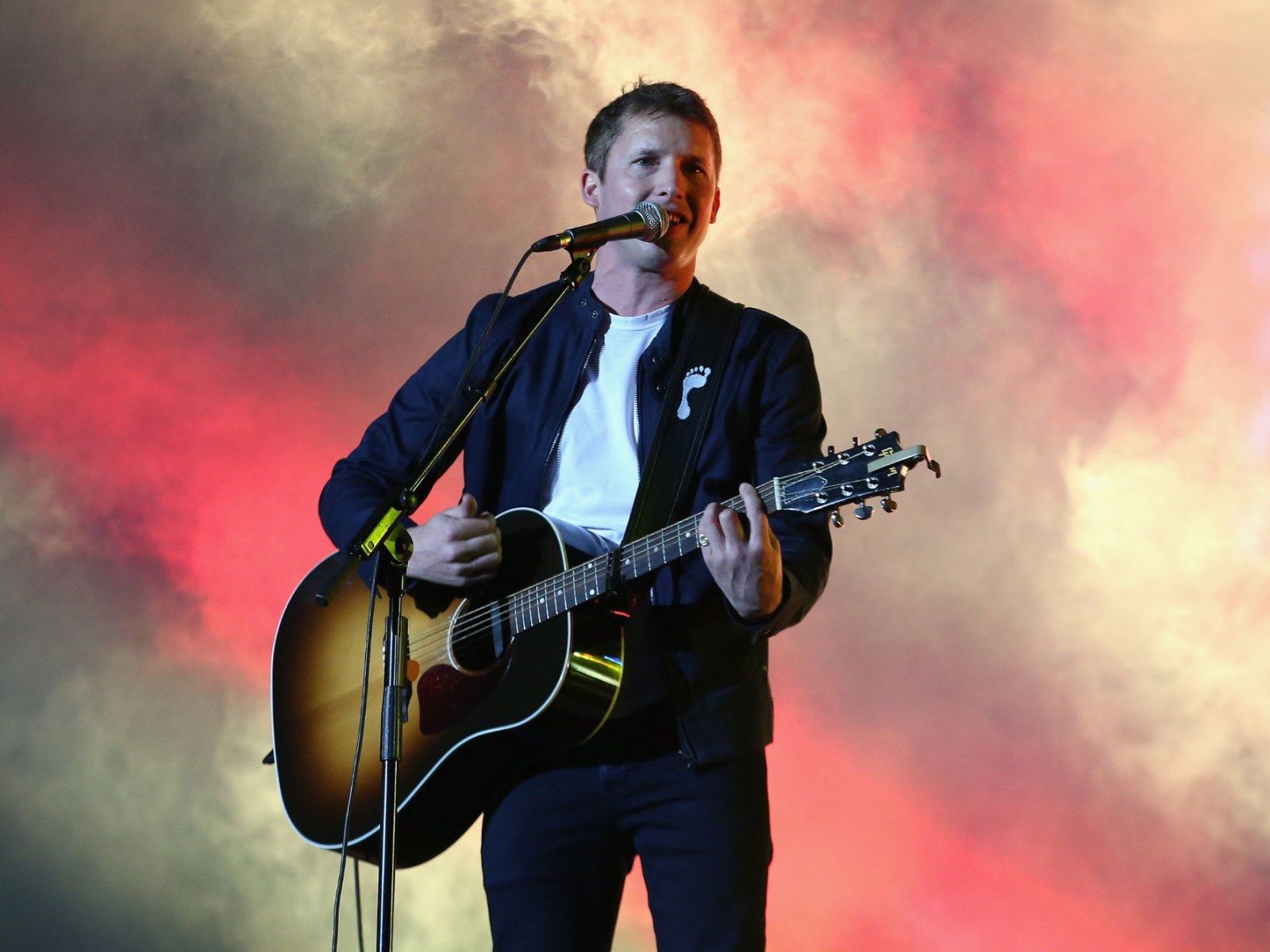 1600x1200 James Blunt Says He'll Change His Name