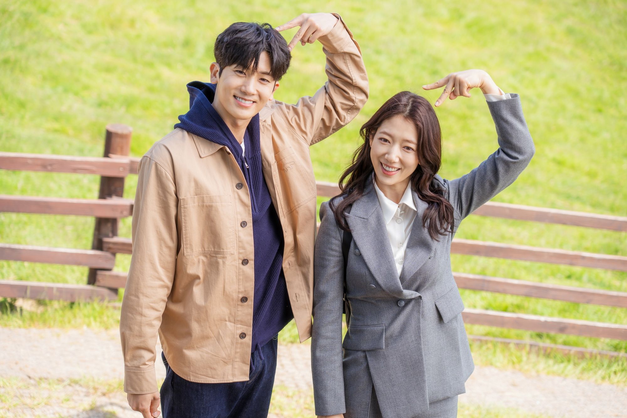 2000x1334 Park Hyung Sik And Park Shin Hye's