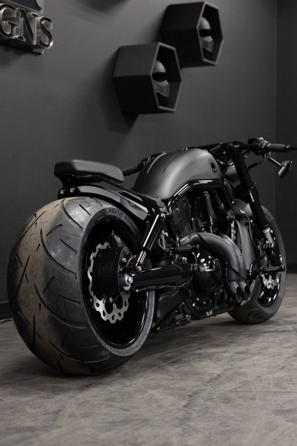 1000x1500 H D V Rod Metzeler 300 'The X Ride'