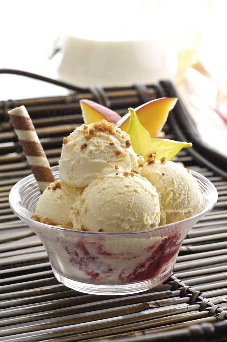 737x1106 Vanilla ice cream with brittle