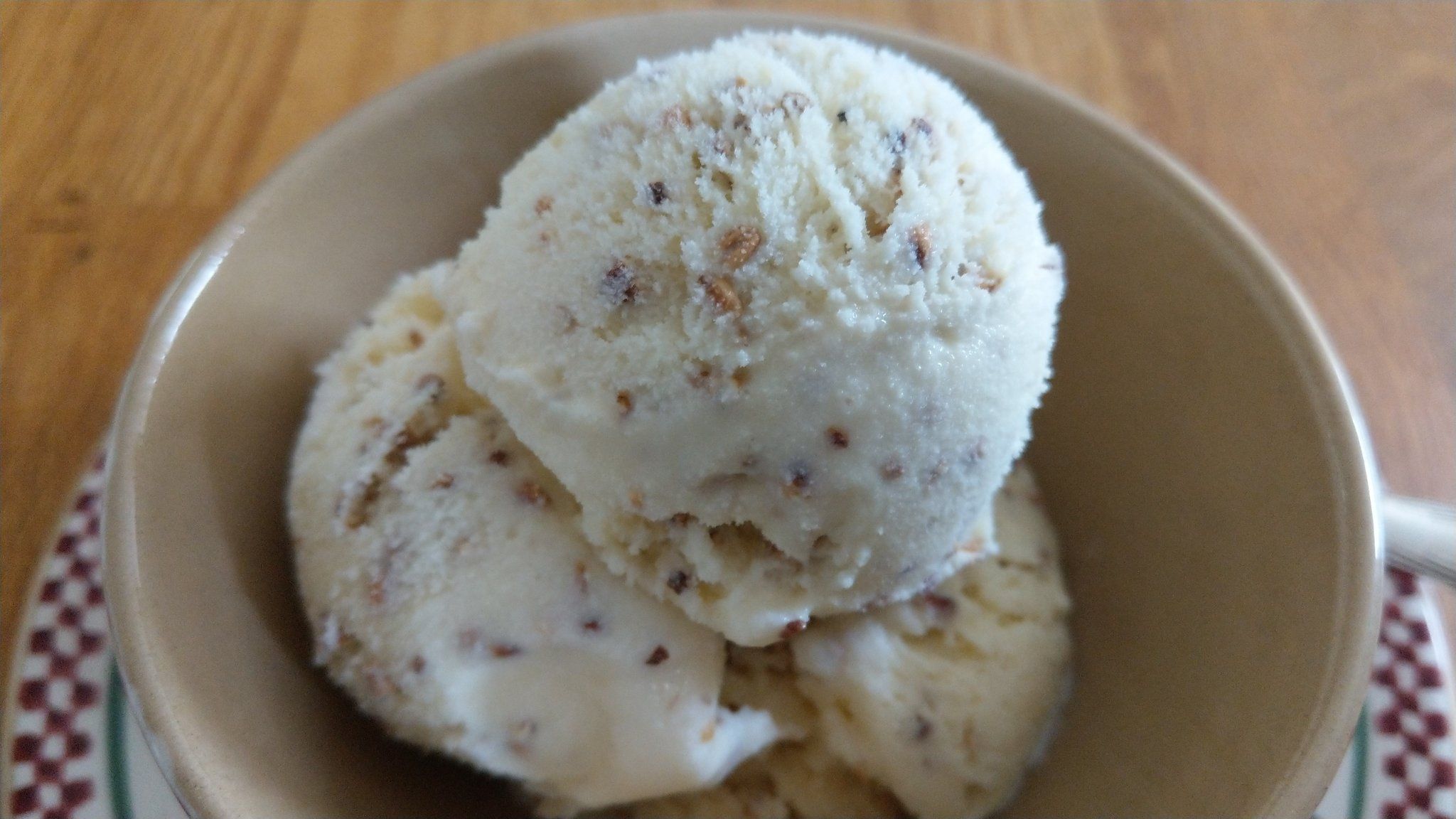2048x1152 Triple Vanilla Ice Cream(s) of Ambit