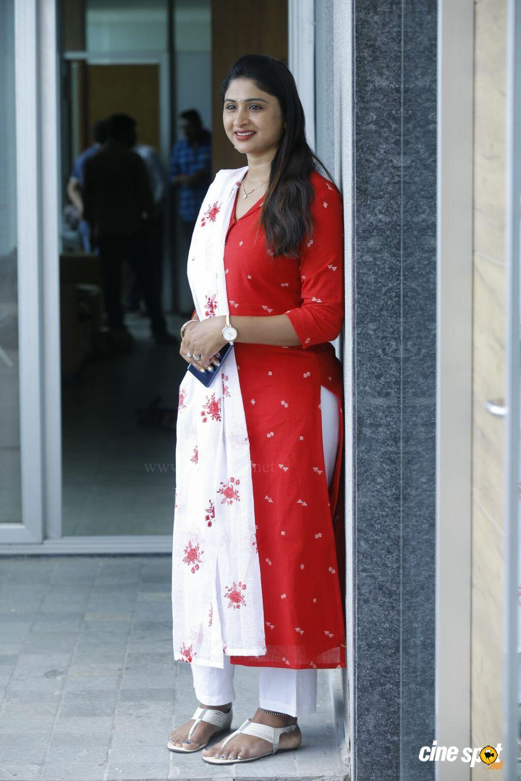 1024x1536 Praveena Telugu Actress Photo (14)