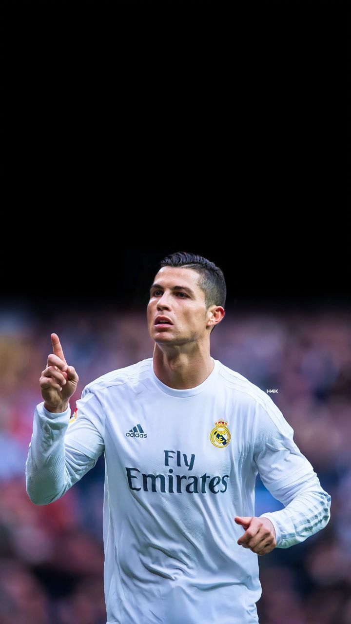 720x1280 Ronaldo in Real Madrid wallpaper 4k 2016