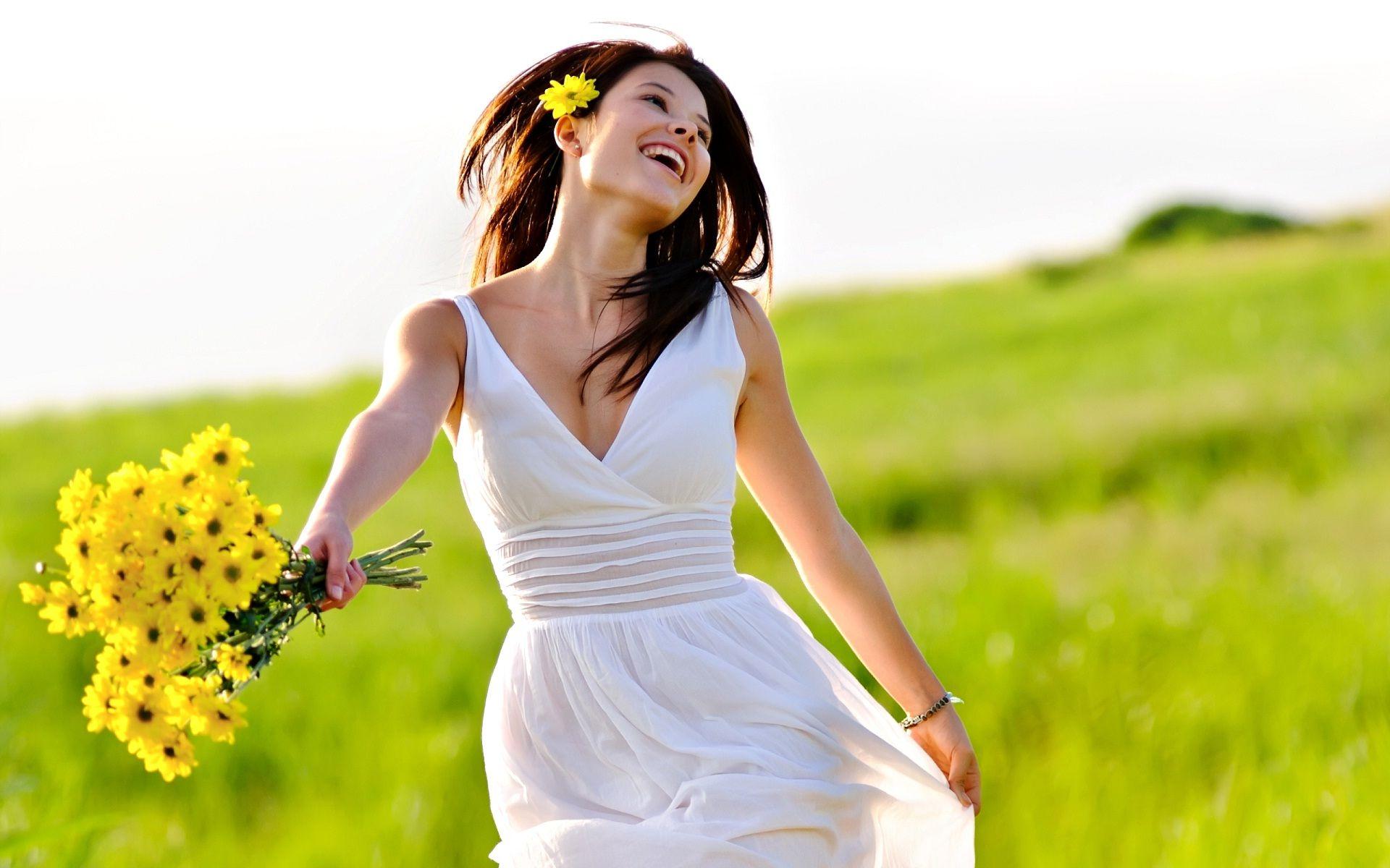 1920x1200 Happy Girl Wallpaper for Desk(1920x1200 px)