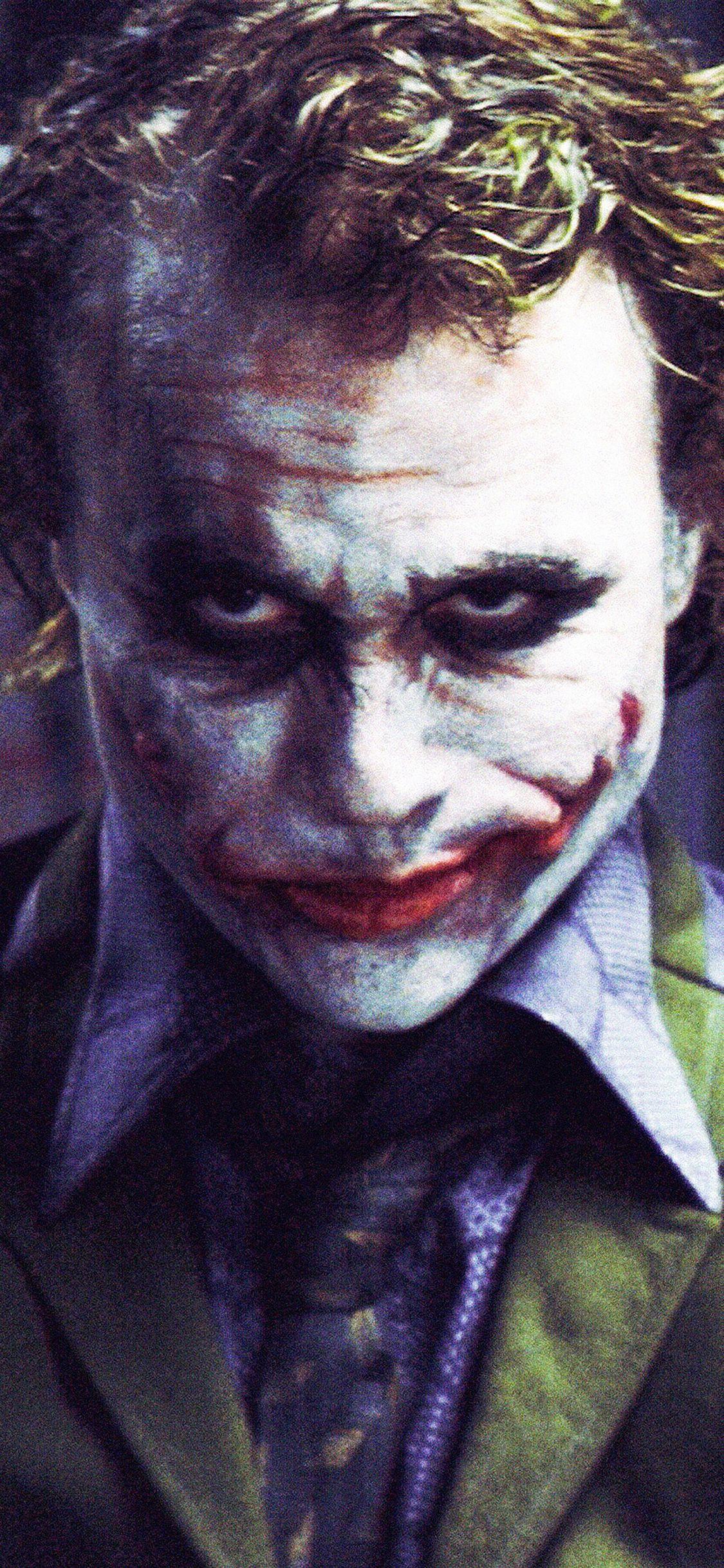 1125x2436 iPhonePapers serious joker batman wallpaper