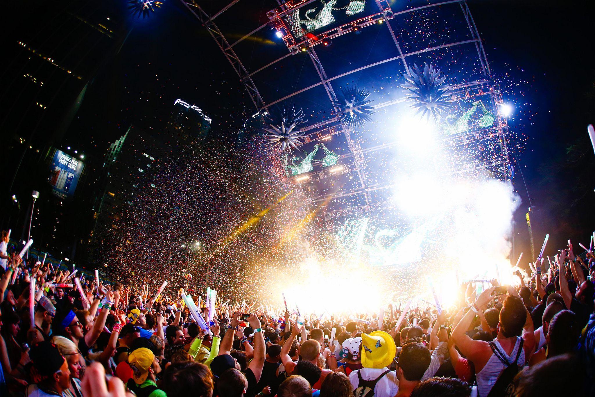 2048x1365 Music Festival Wallpaper