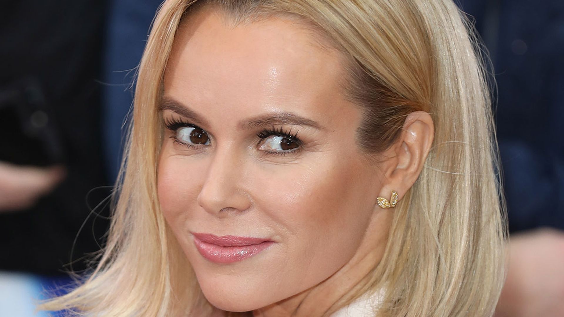 1920x1080 Amanda Holden stuns fans with hair