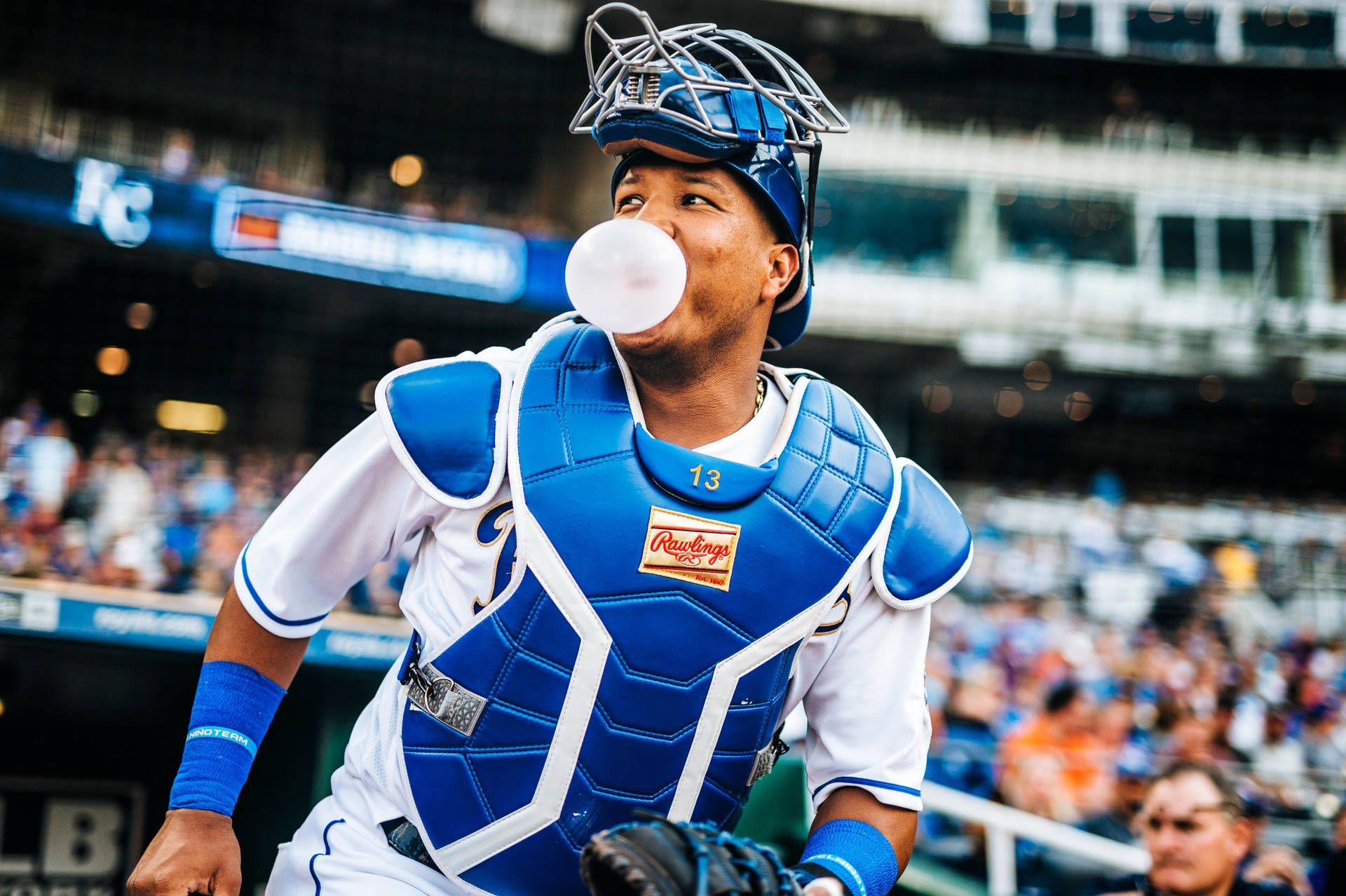 1920x1278 Cheerful Salvador Perez Wallpaper