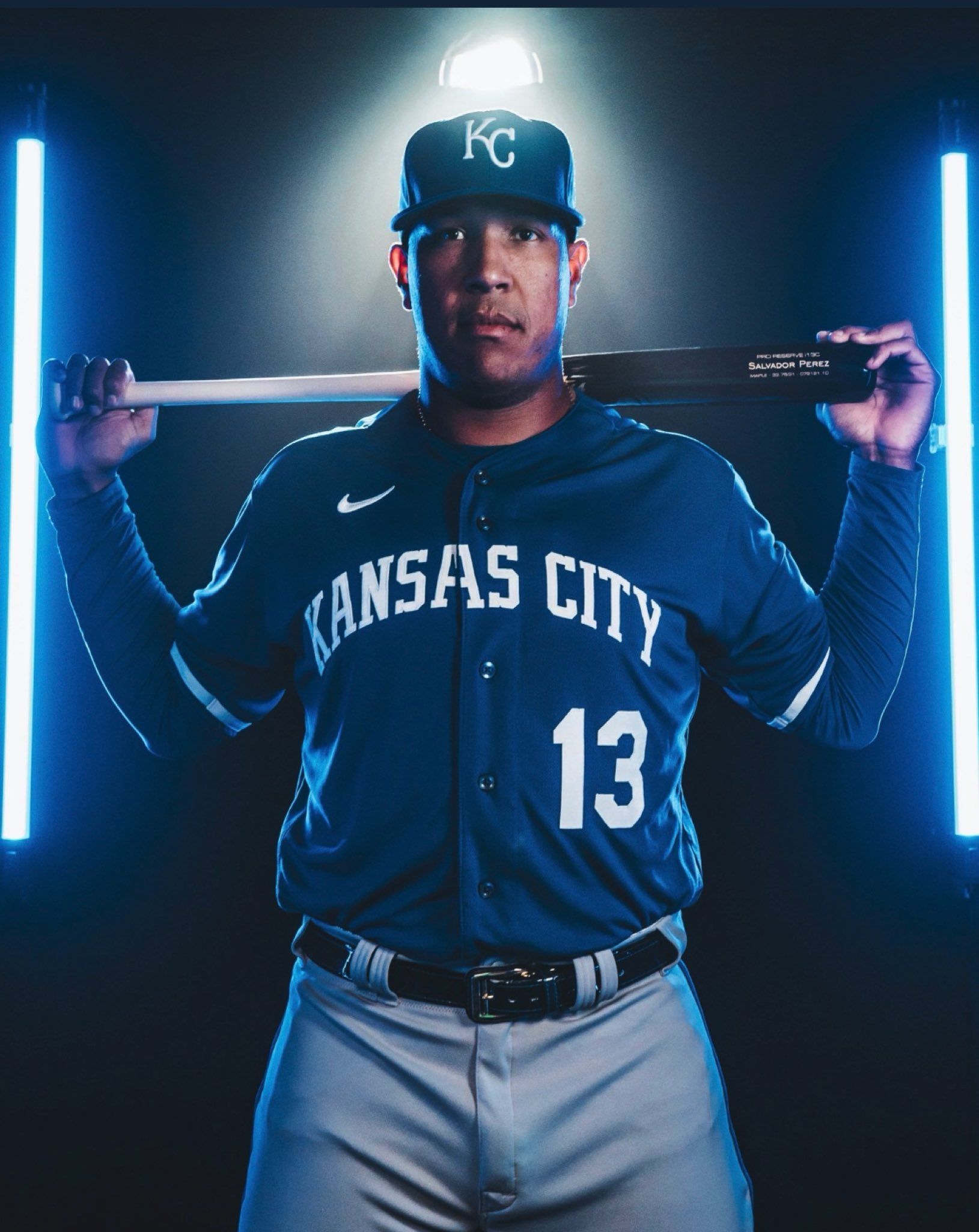 1629x2048 Salvador Perez