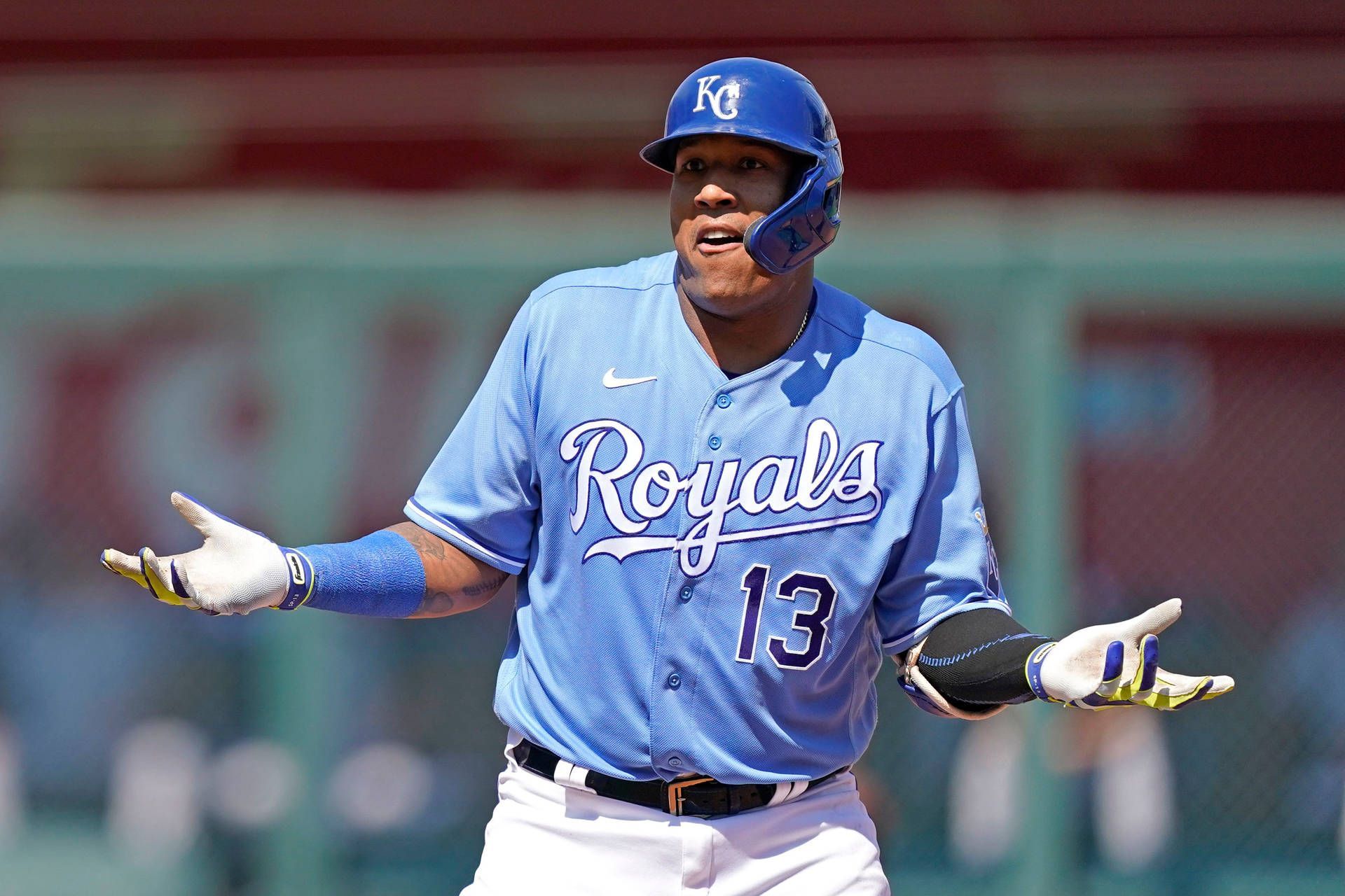 1920x1280 Salvador Perez Spread Hands Wallpaper
