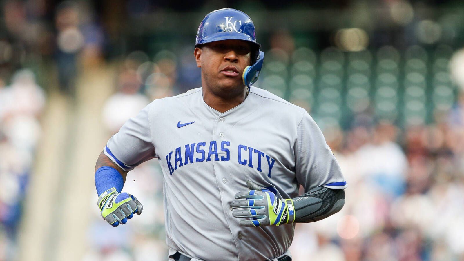 1600x900 Salvador Perez to miss at least two